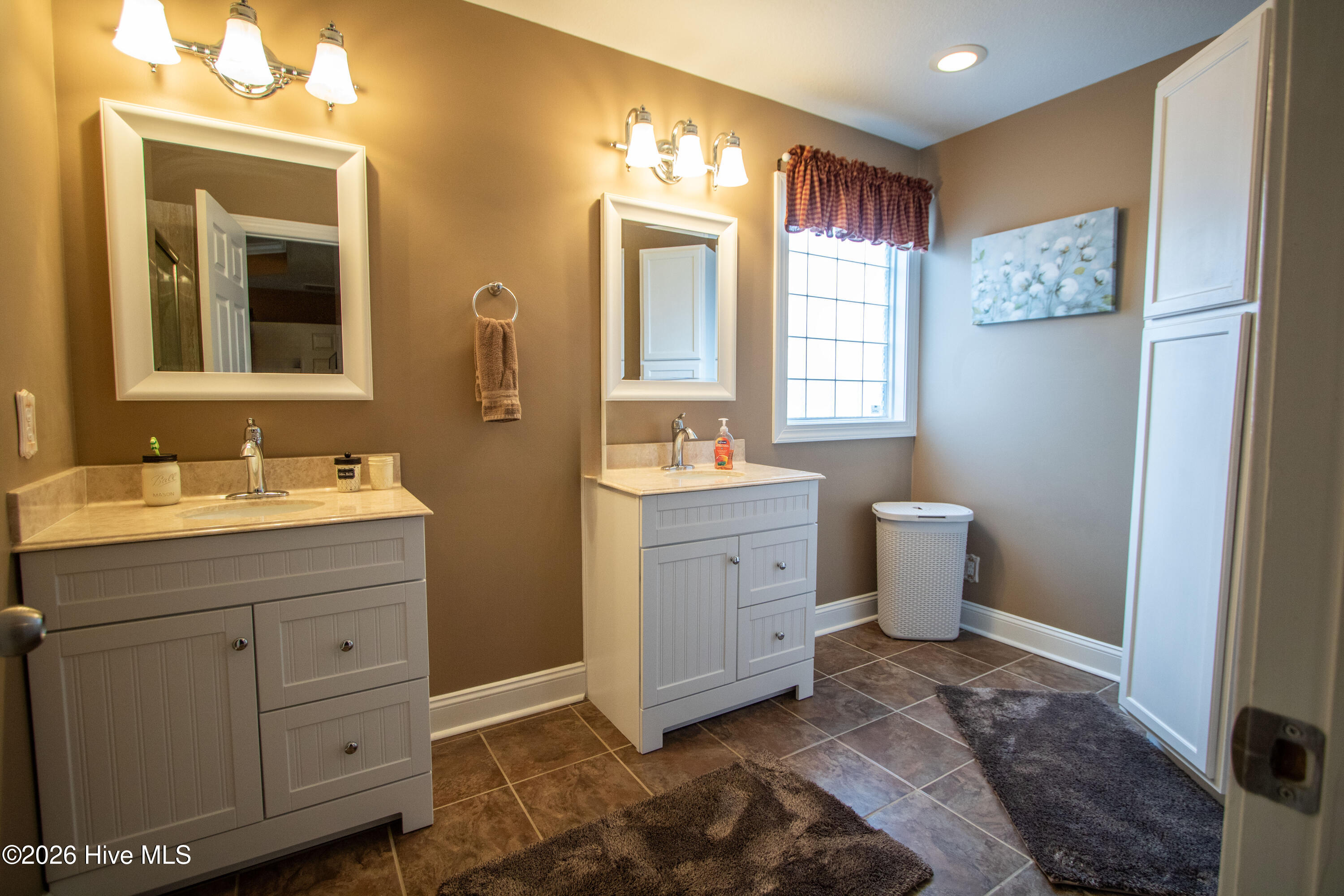 100569230 | Photo 14