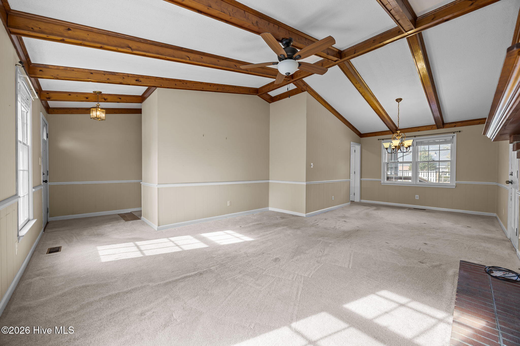 100550473 | Photo 14