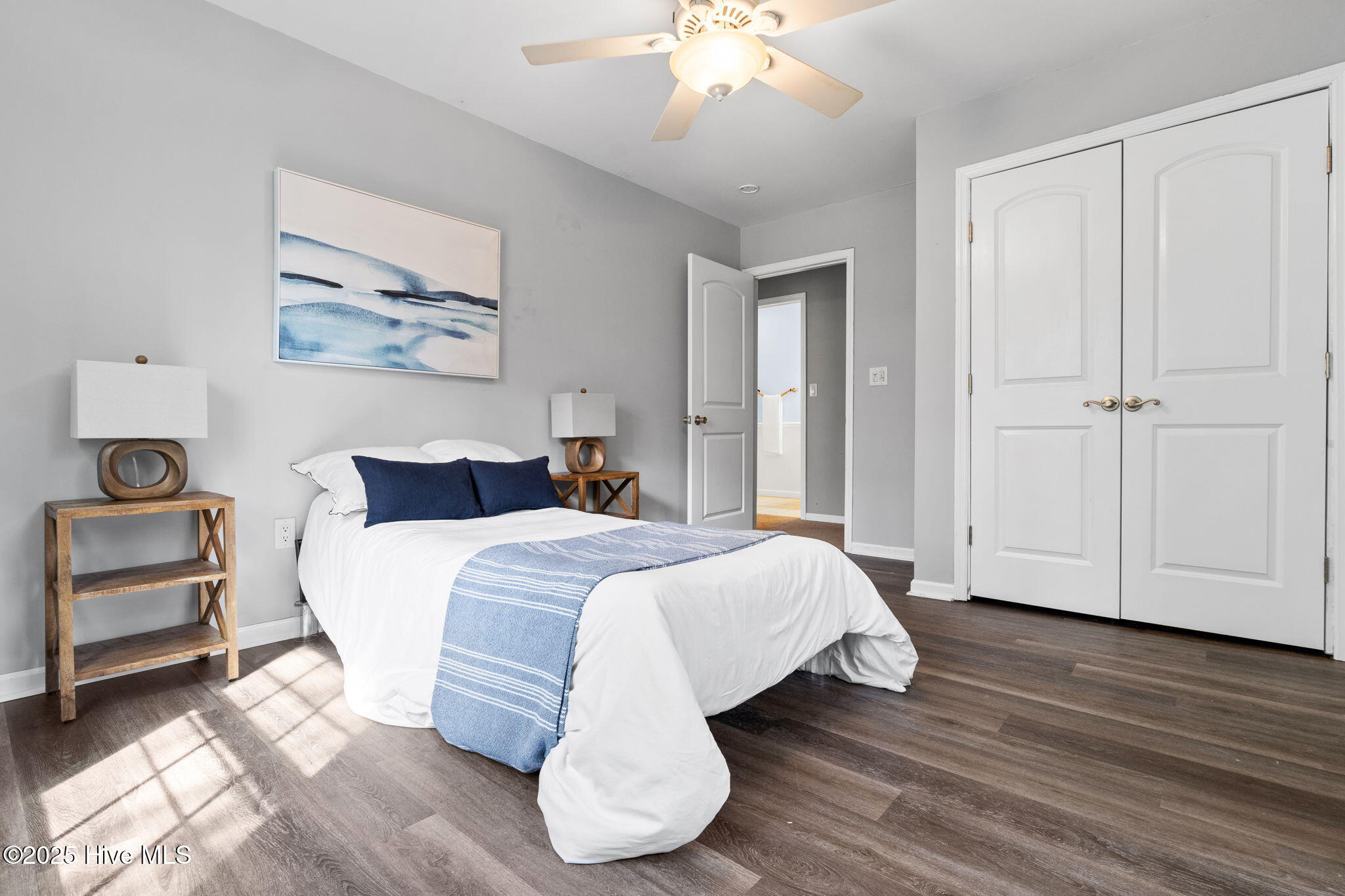 100497735 | Photo 25