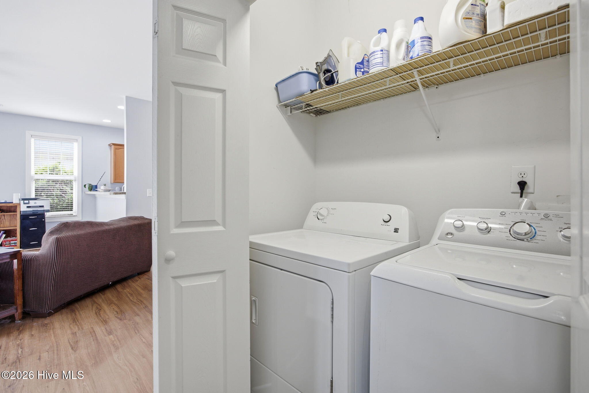 100570673 | Photo 16