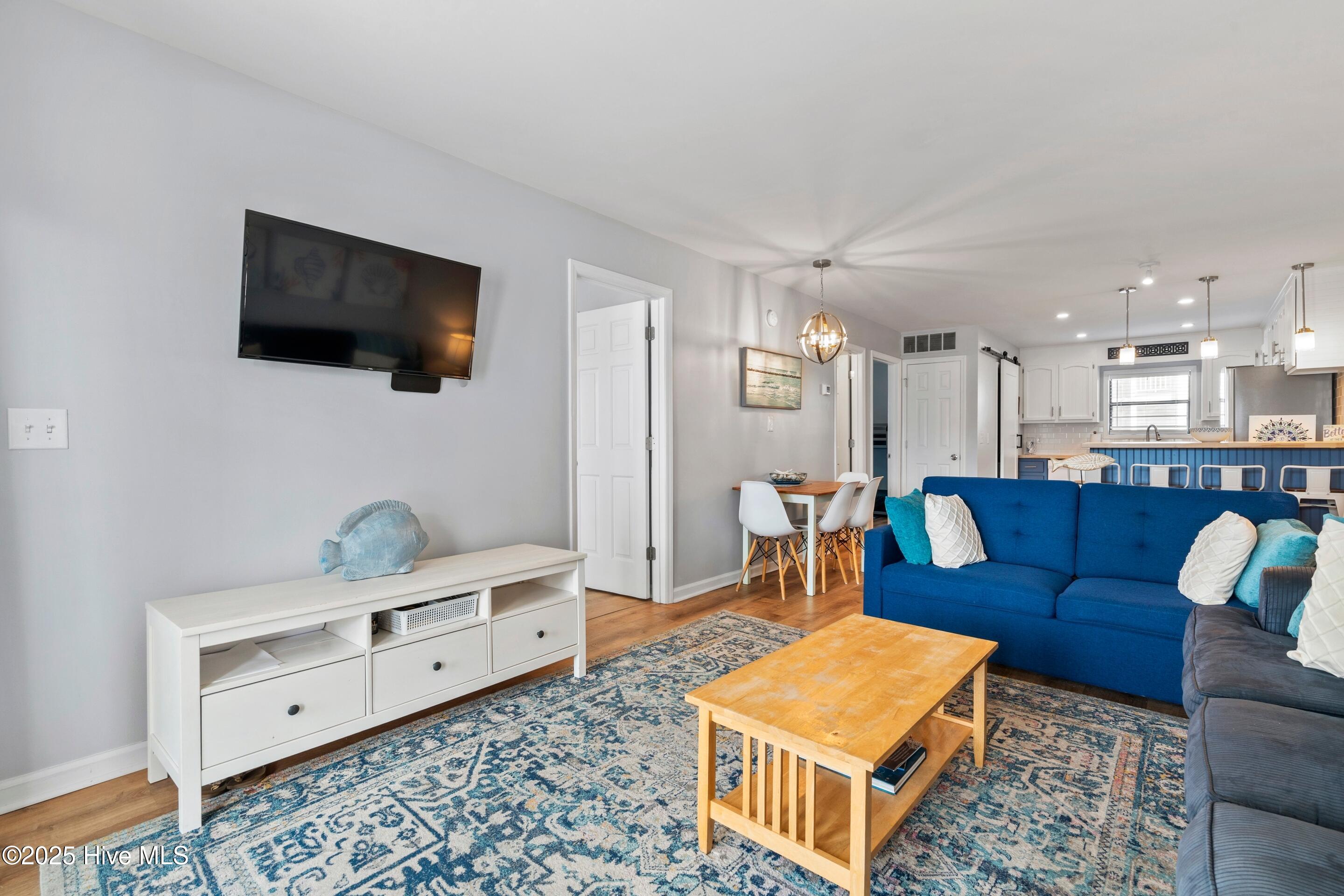 100535688 | Photo 15