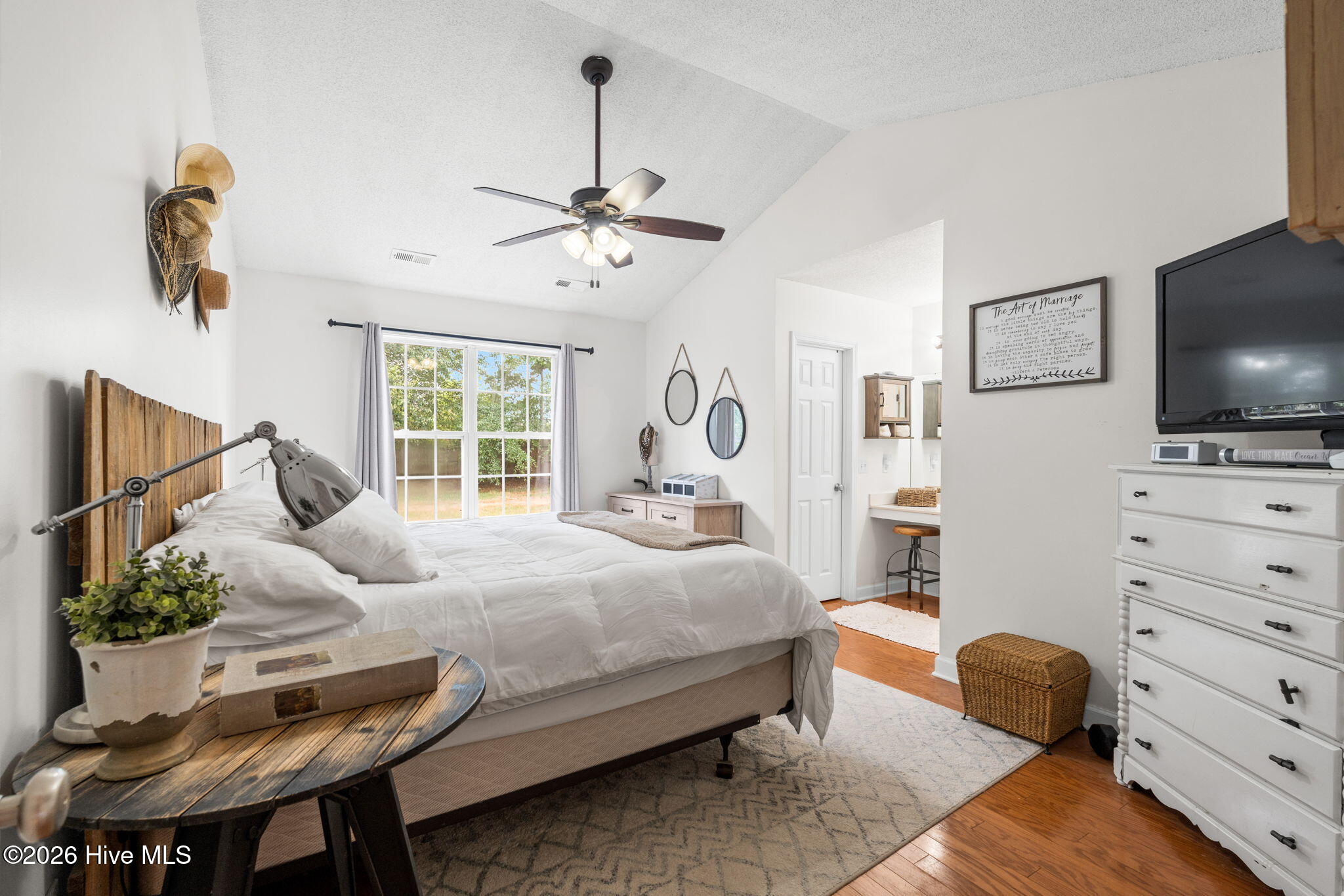 100570362 | Photo 15