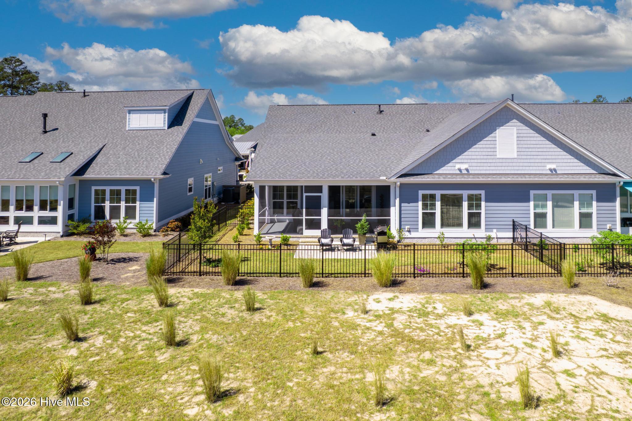 100567650 | Photo 40