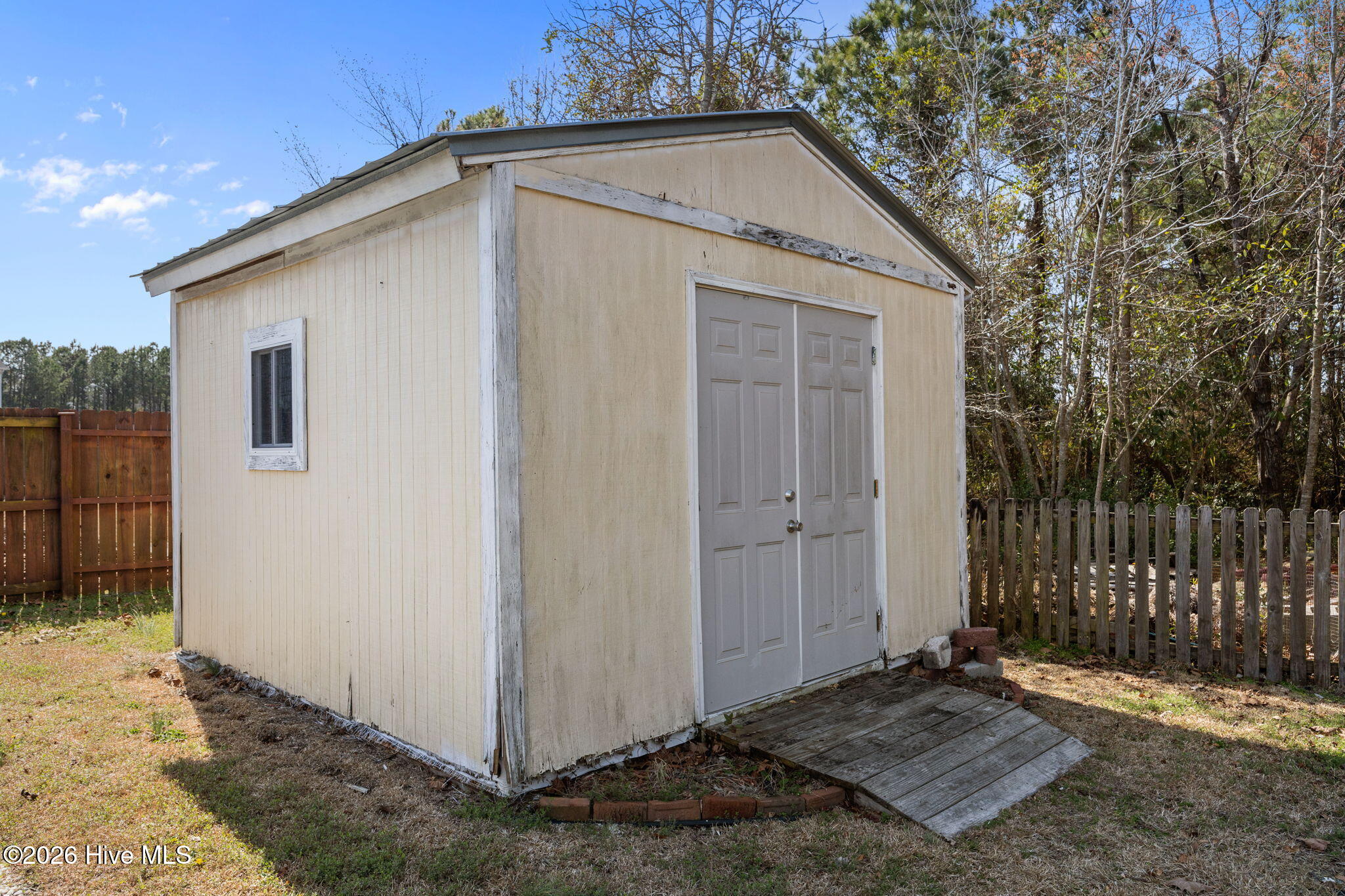 100558260 | Photo 43