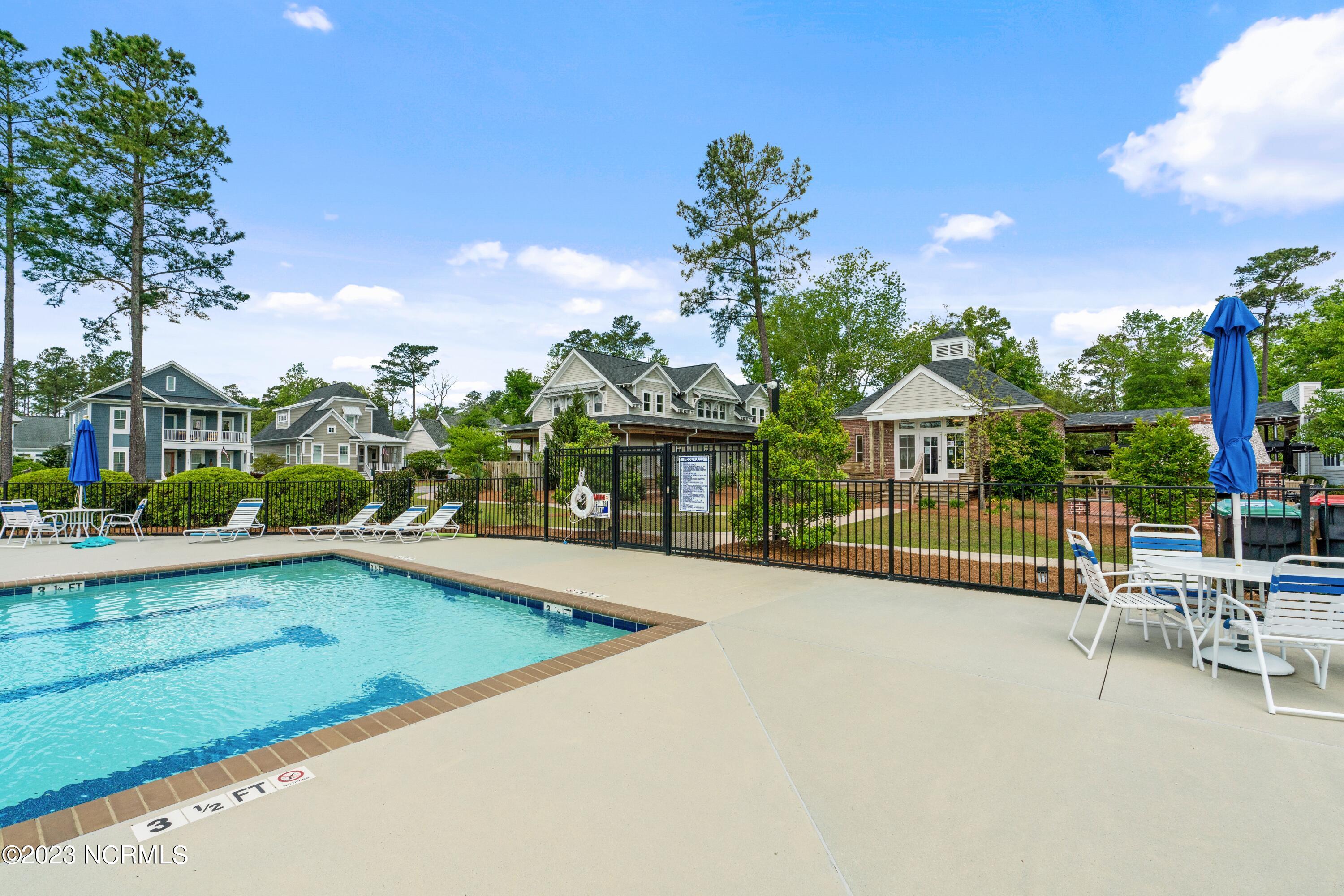 100568046 | Photo 70