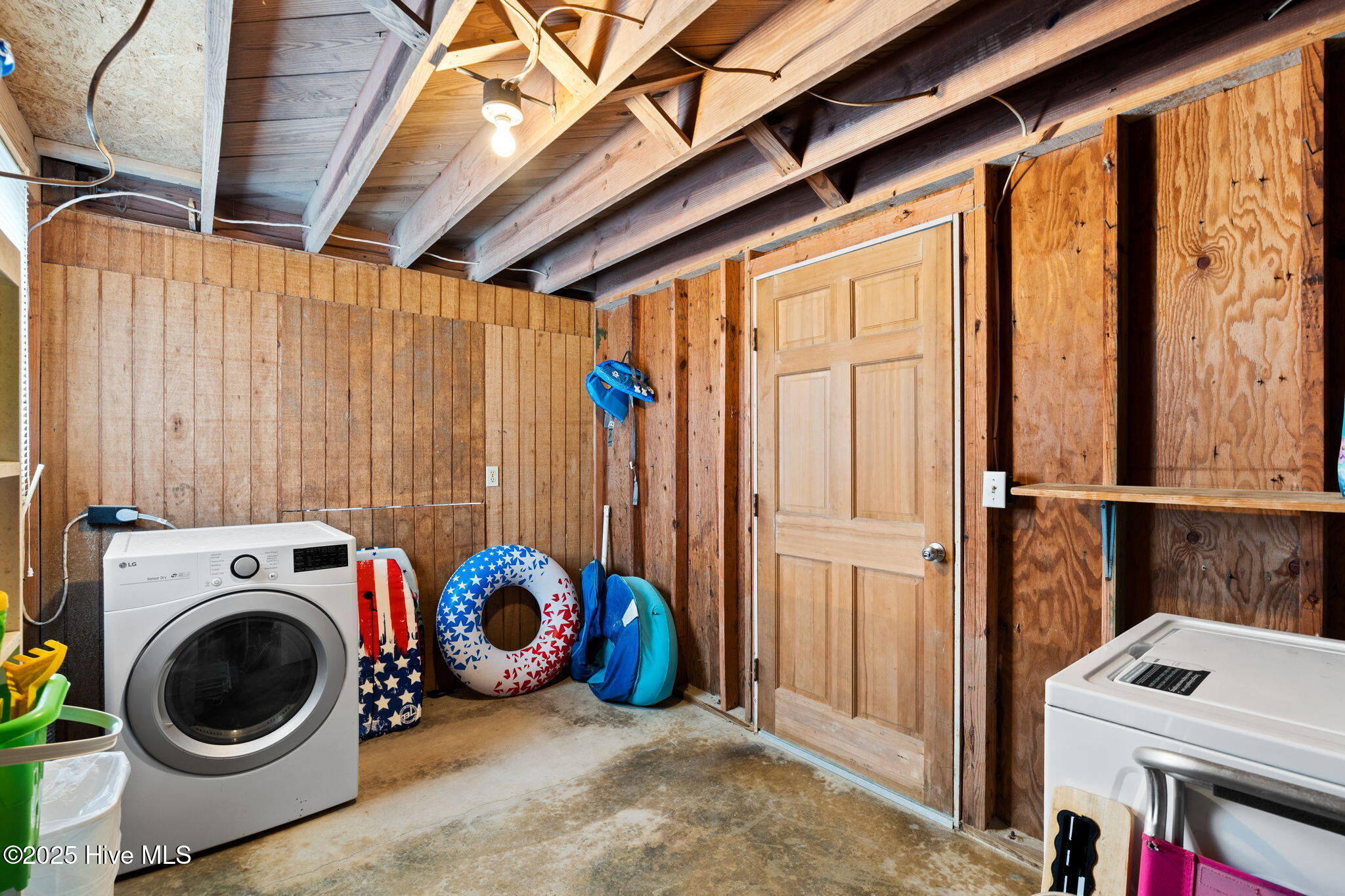 100555627 | Photo 28