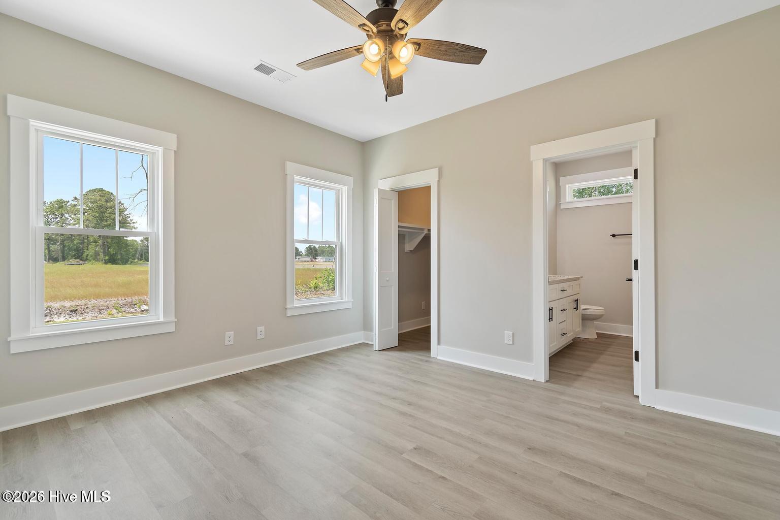 100565389 | Photo 12