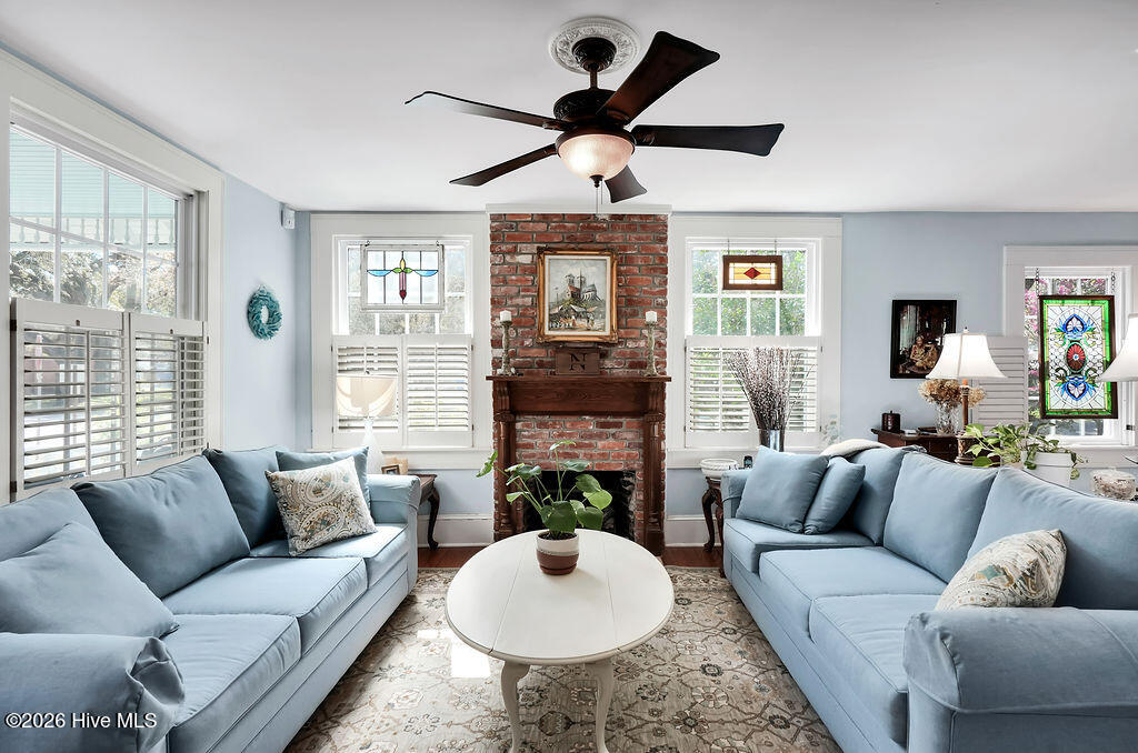 100563749 | Photo 12