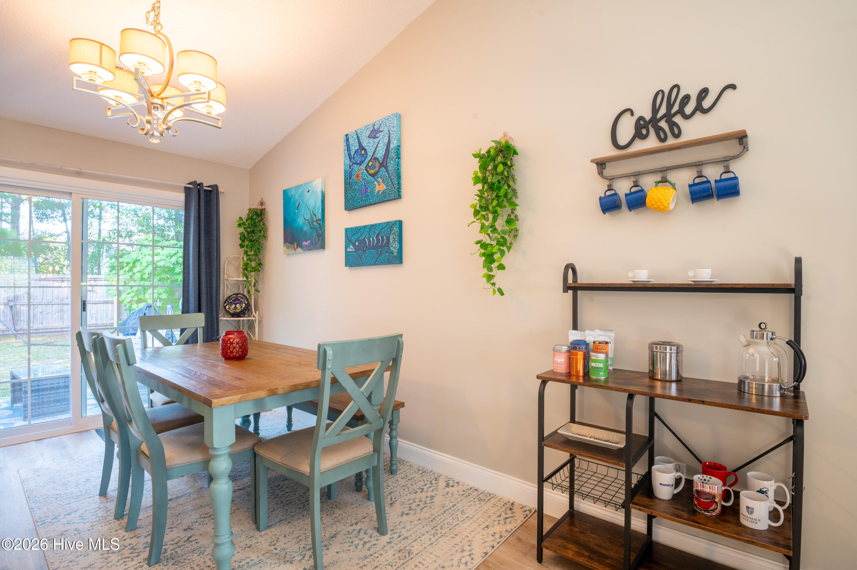 100553127 | Photo 12