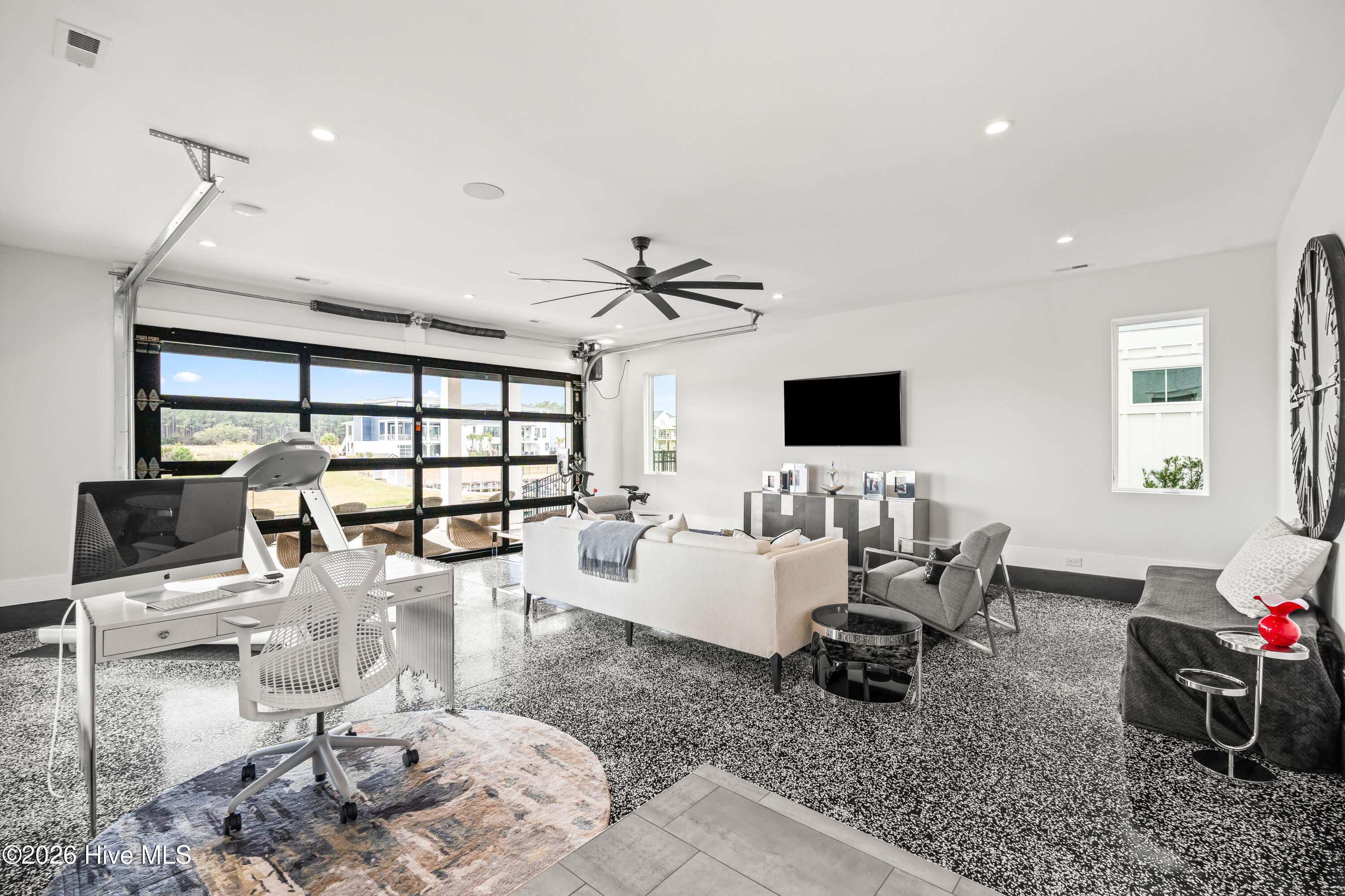 100567165 | Photo 72