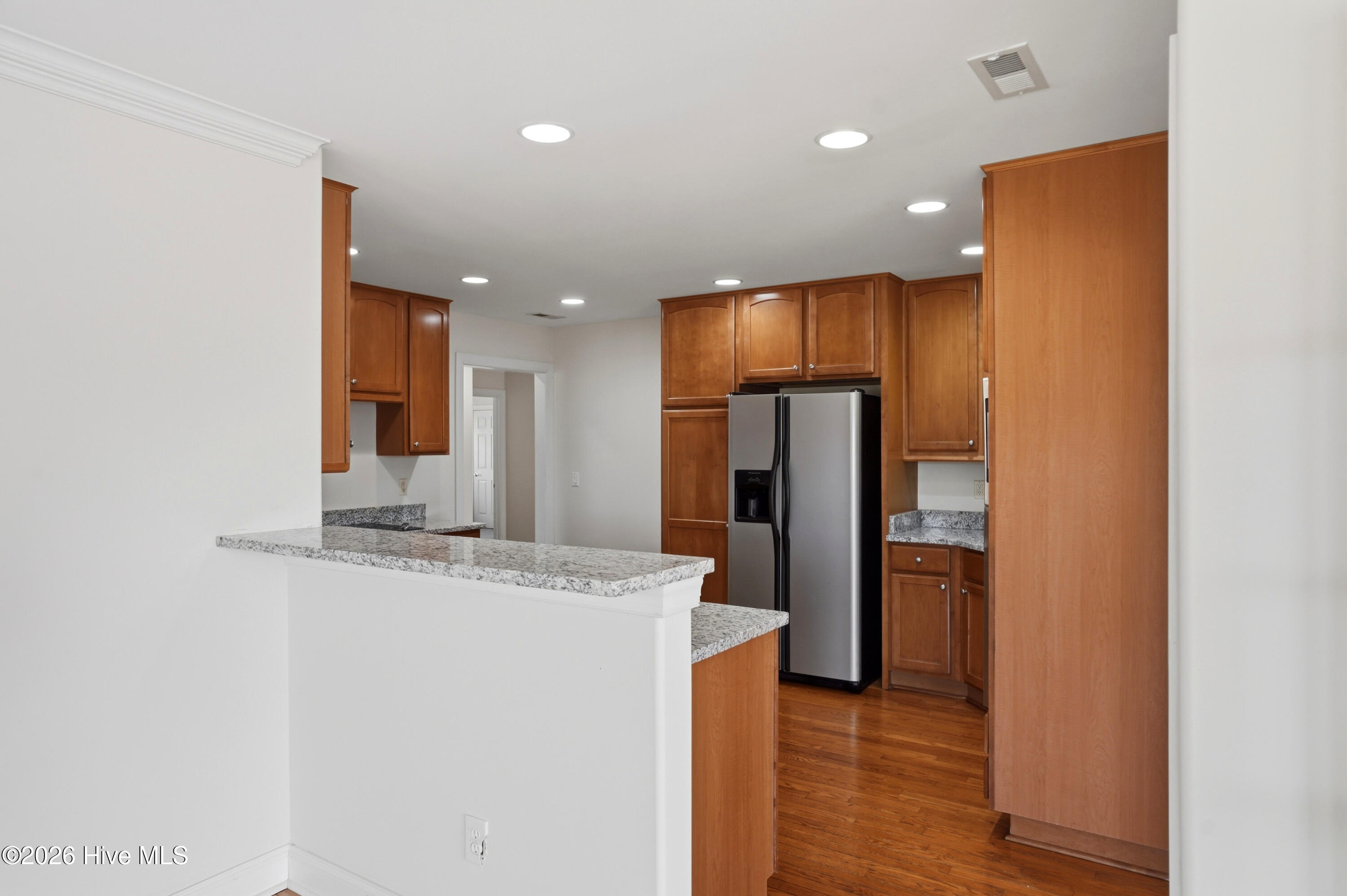 100562677 | Photo 11