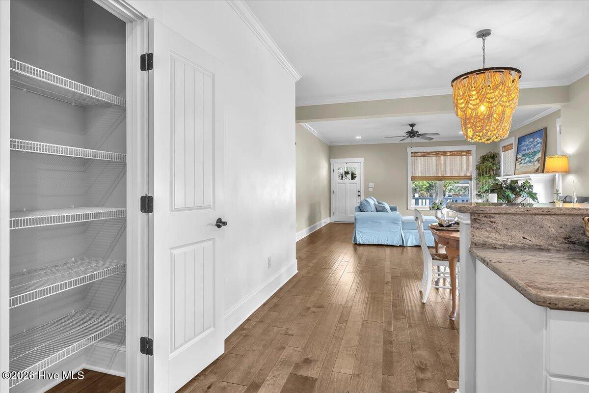 100558839 | Photo 32