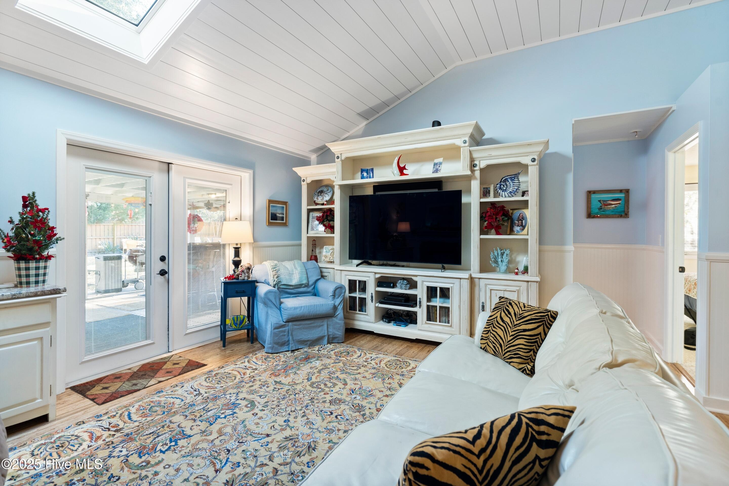 100545026 | Photo 15