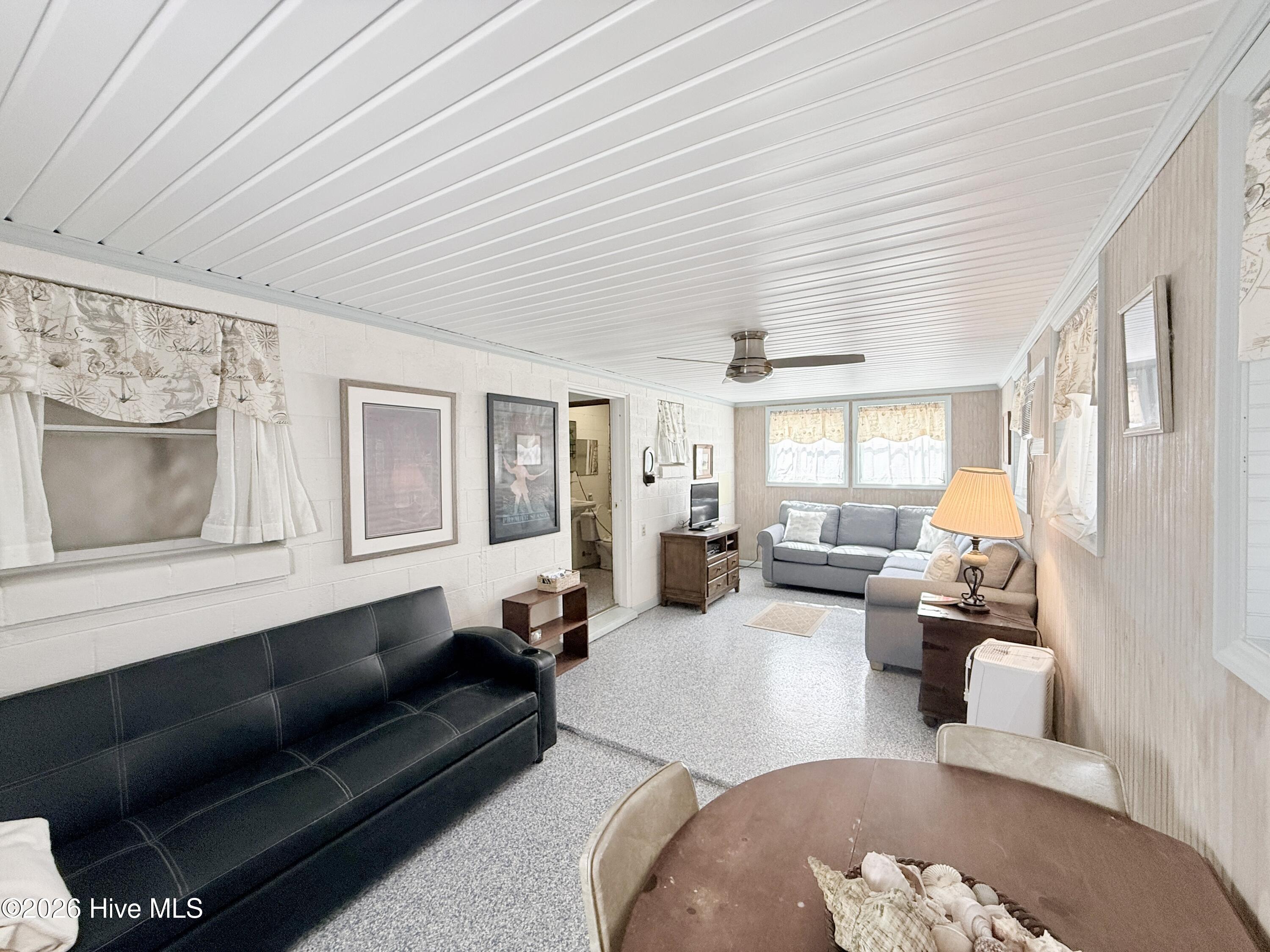 100564827 | Photo 10