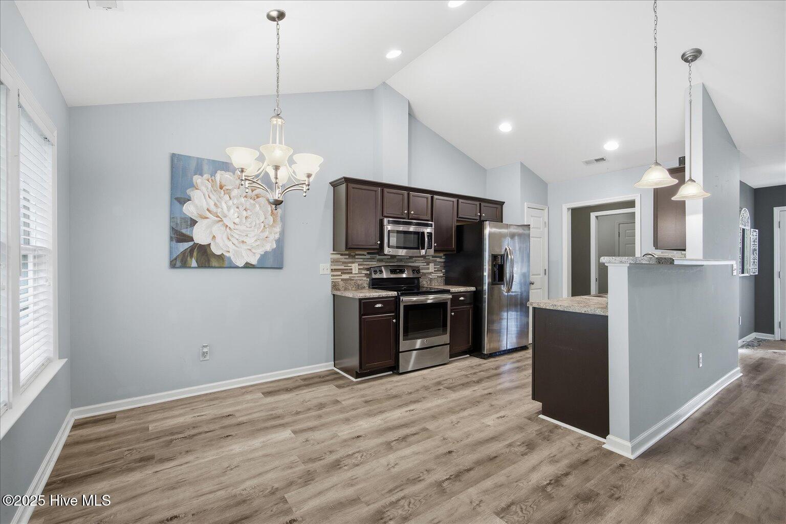 100543351 | Photo 23