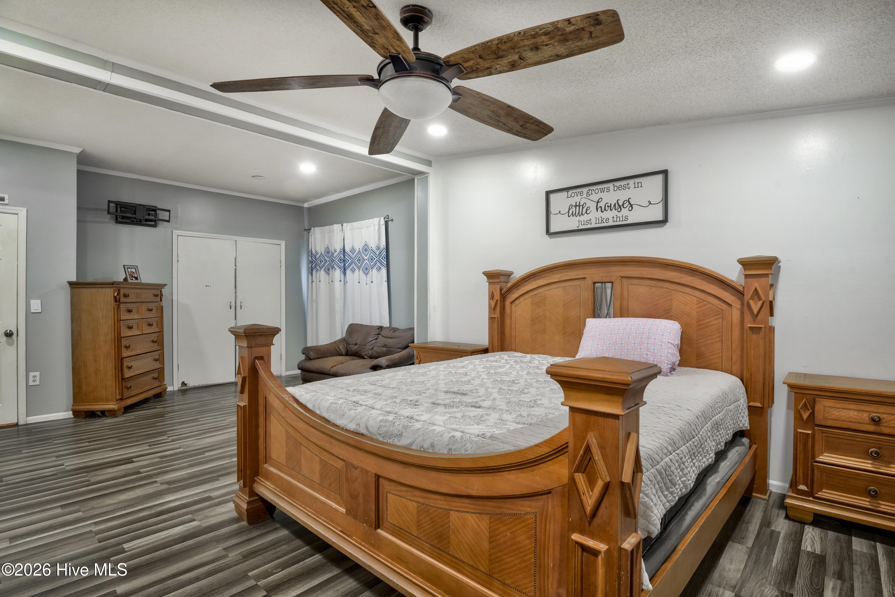 100566927 | Photo 26