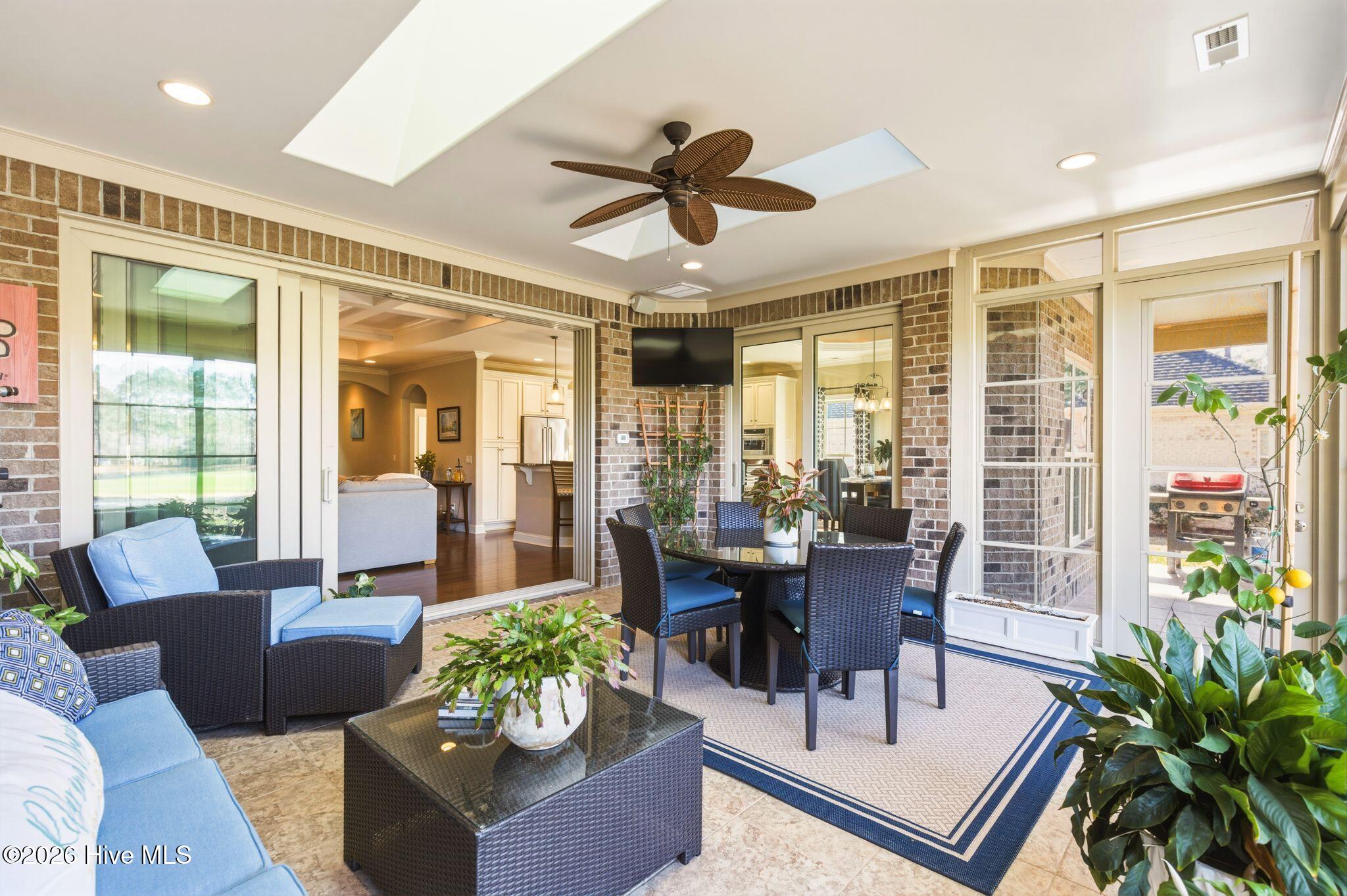 100564432 | Photo 41