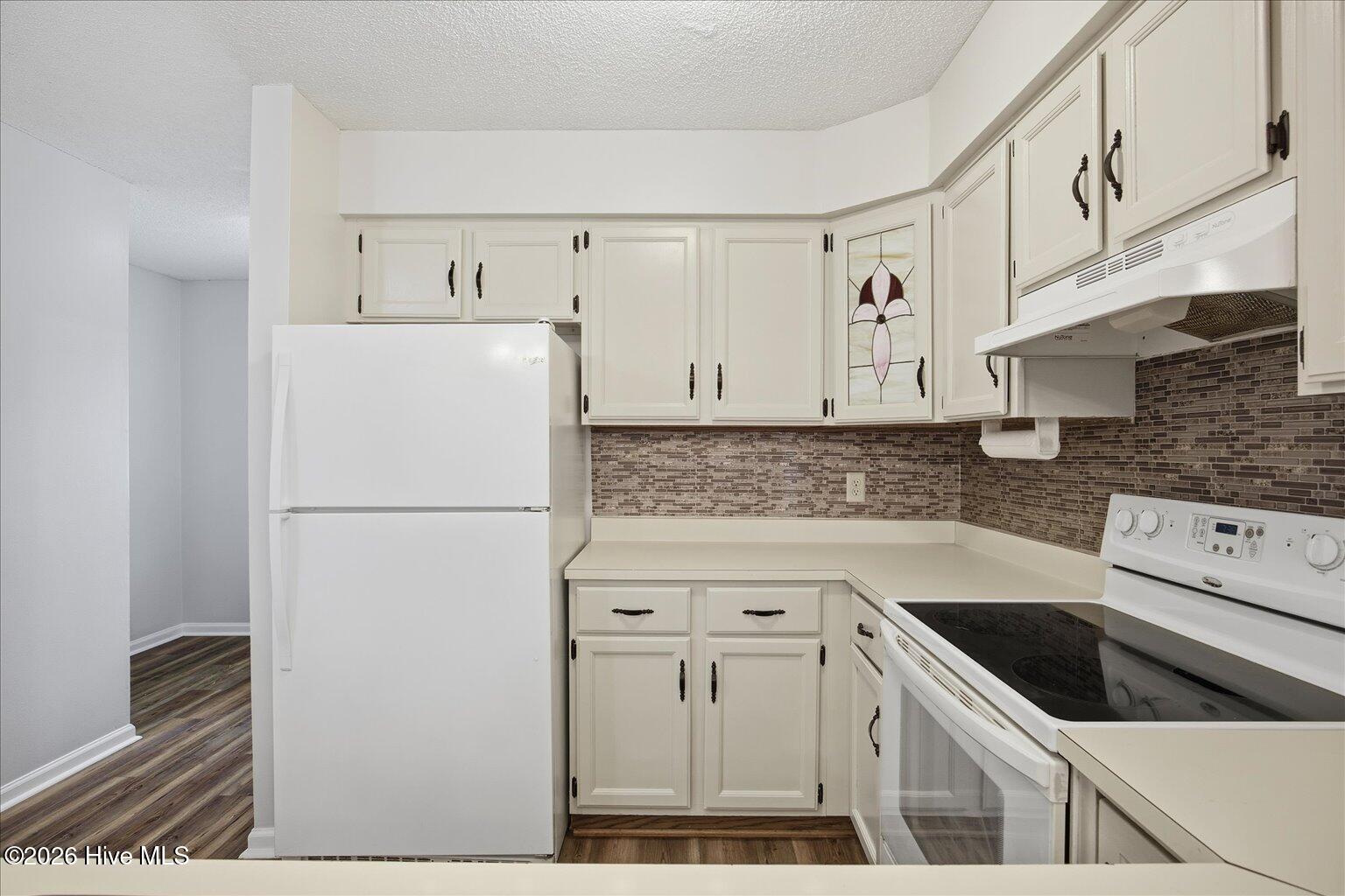 100548527 | Photo 10