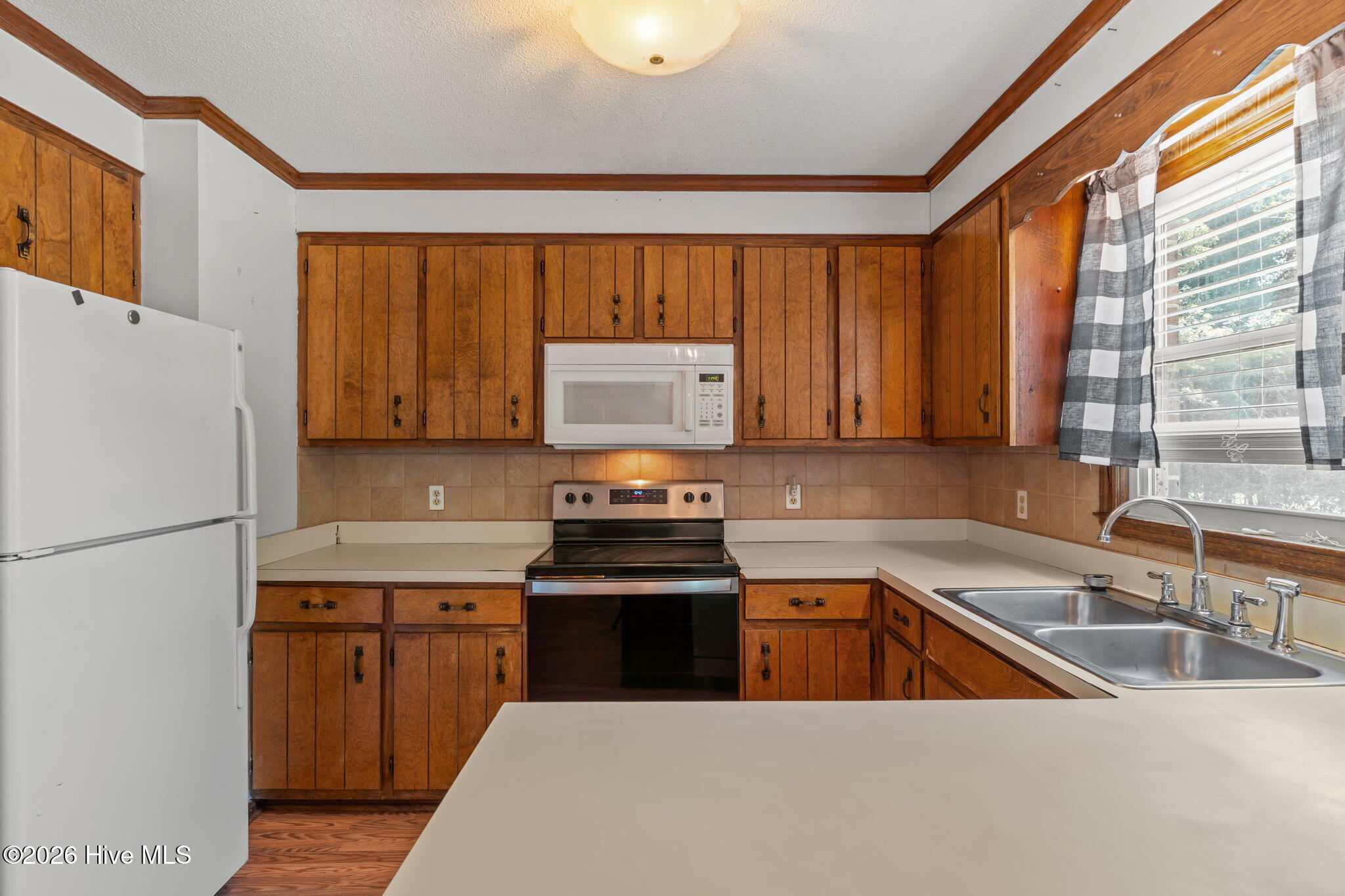 100569090 | Photo 12