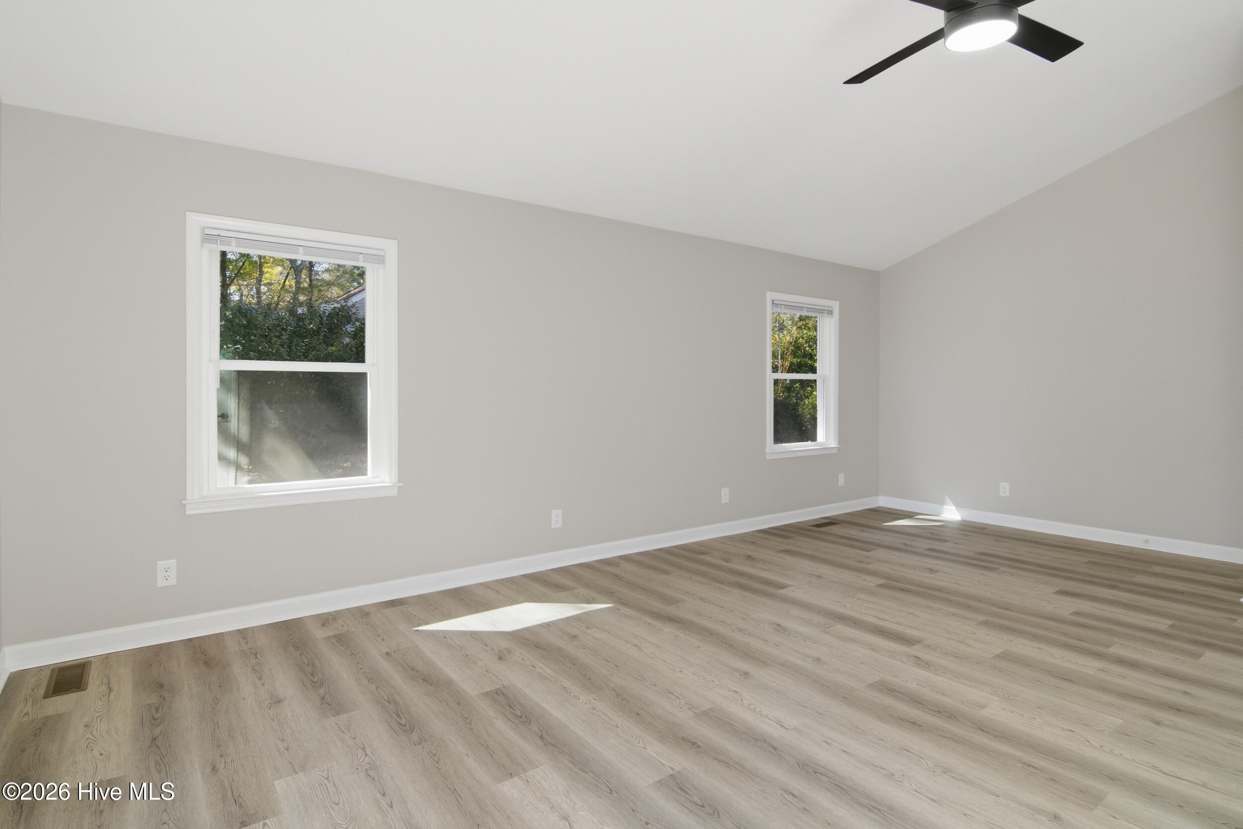 100553868 | Photo 36