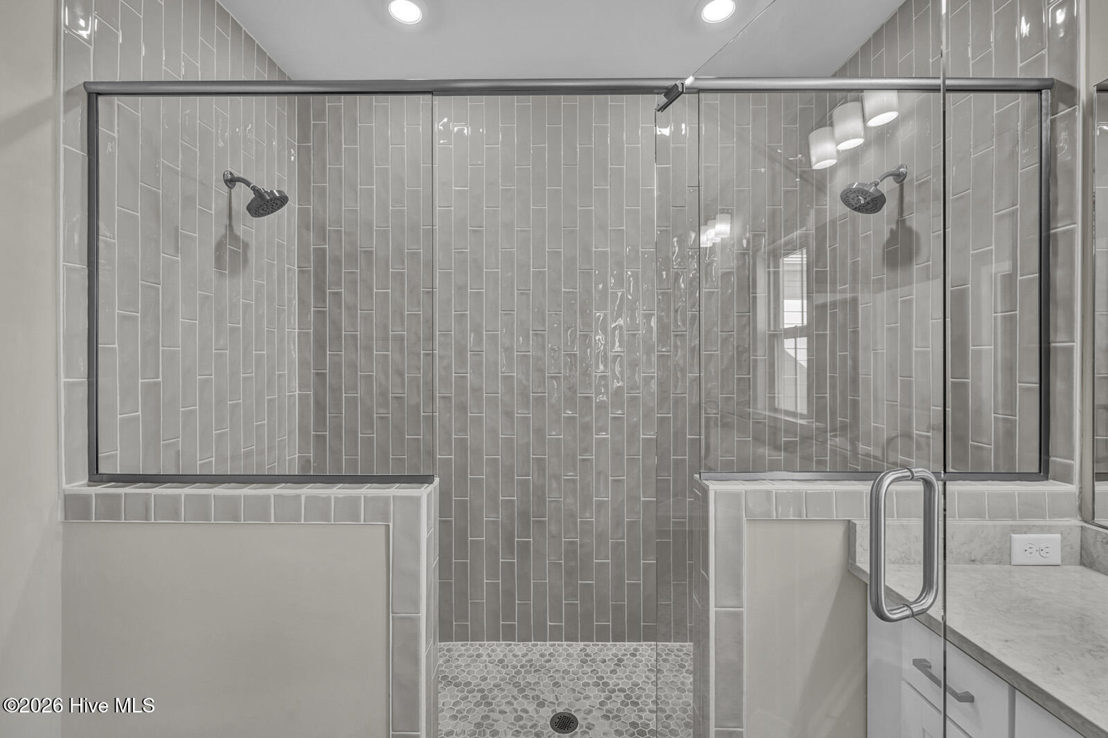 100527209 | Photo 23