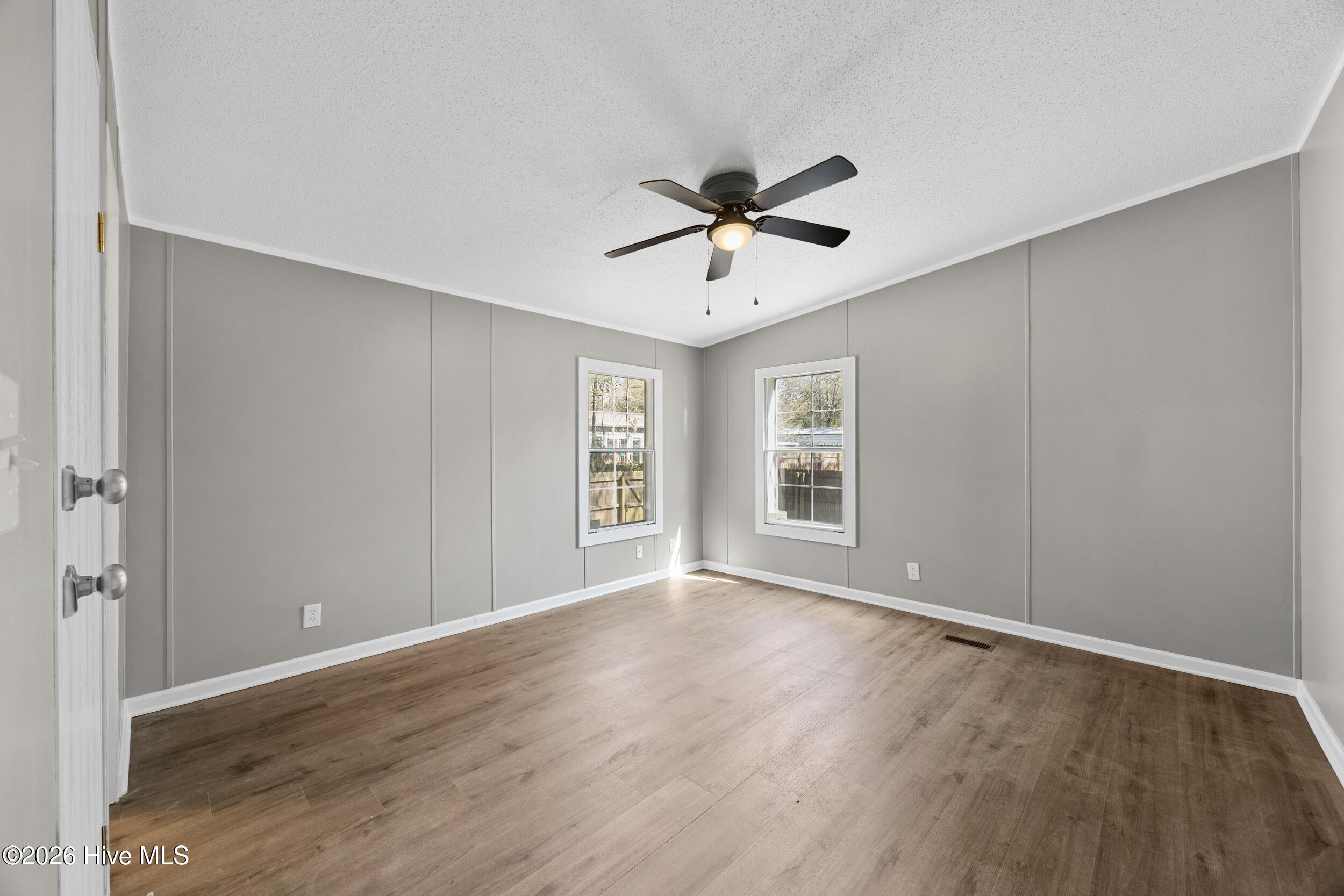 100560049 | Photo 13