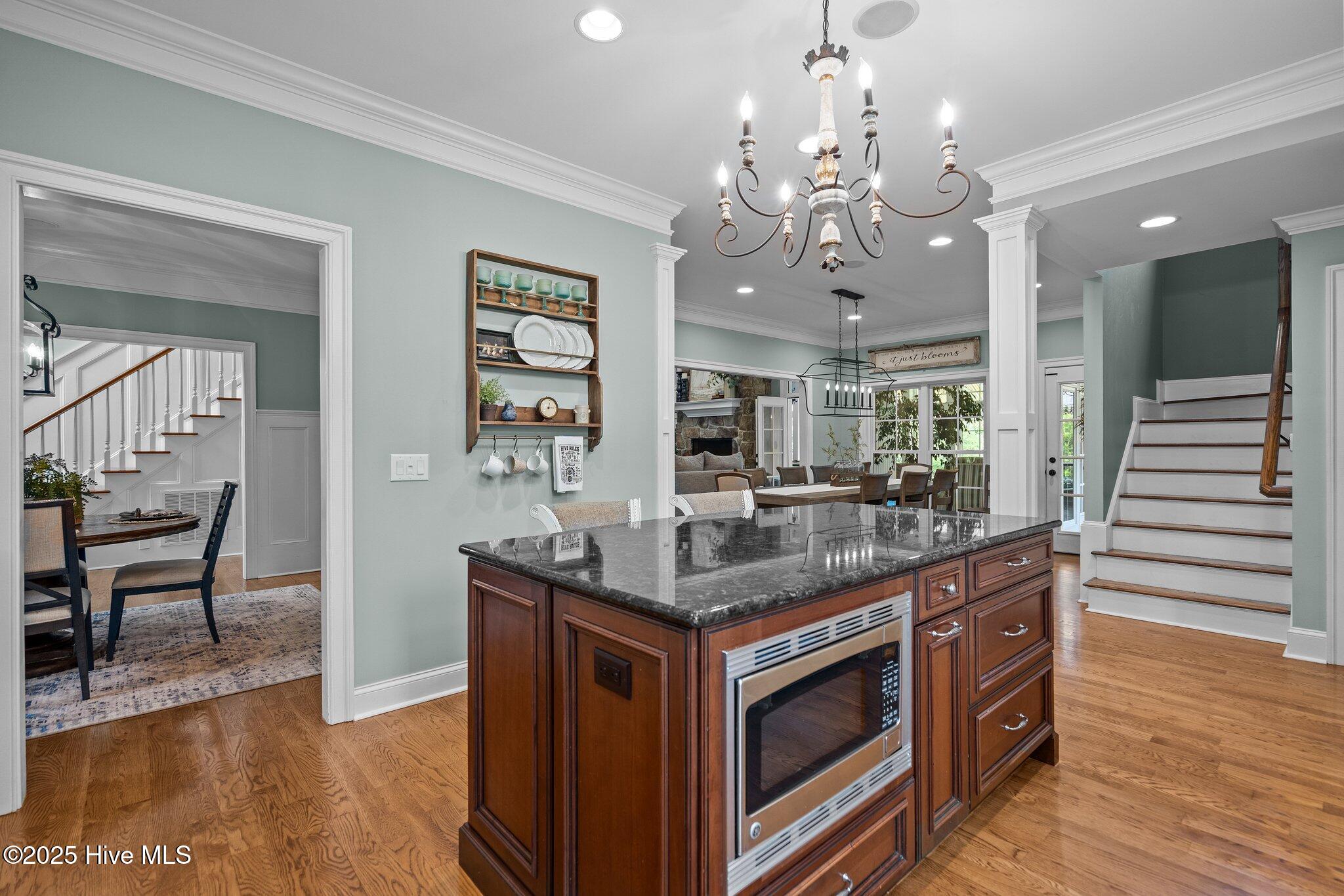 100565962 | Photo 50