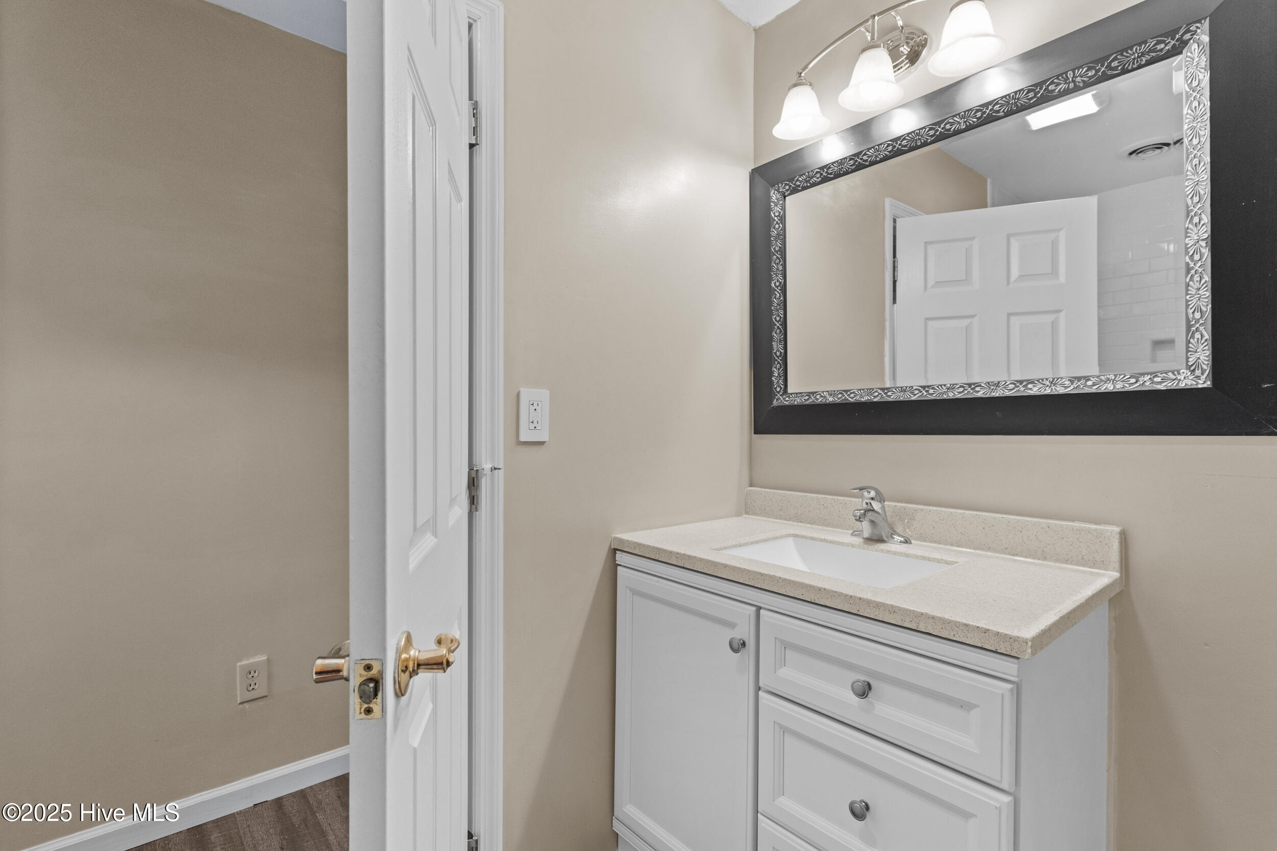 100531940 | Photo 62