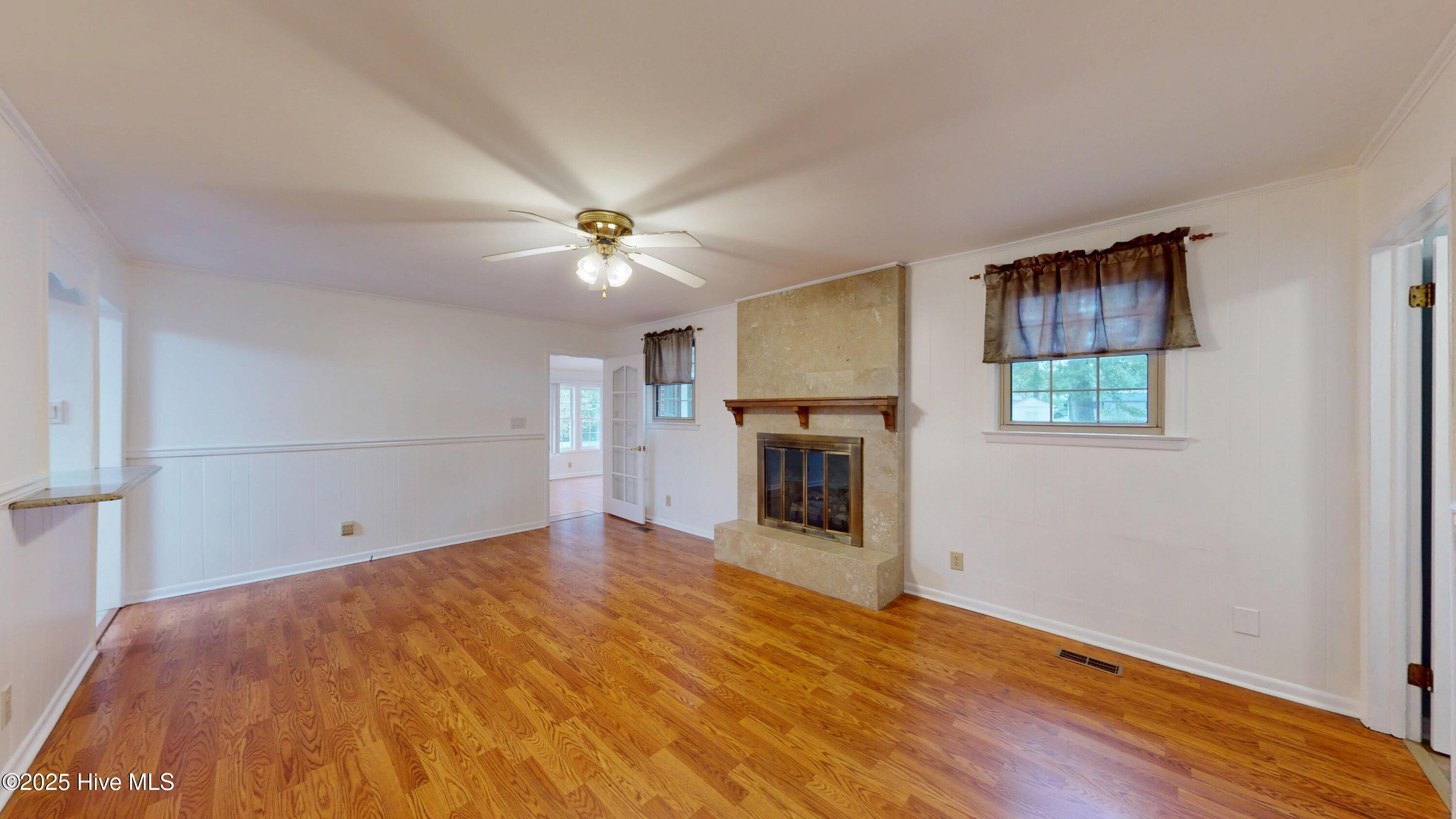 100536535 | Photo 13