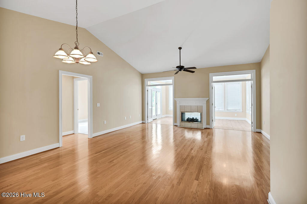 100565781 | Photo 10