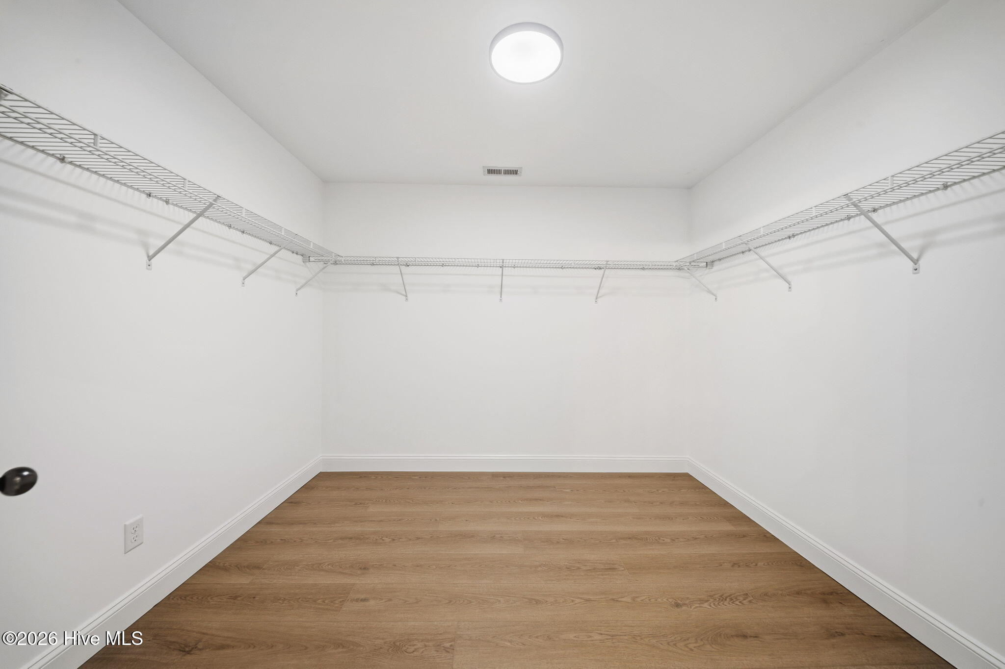 100566874 | Photo 40