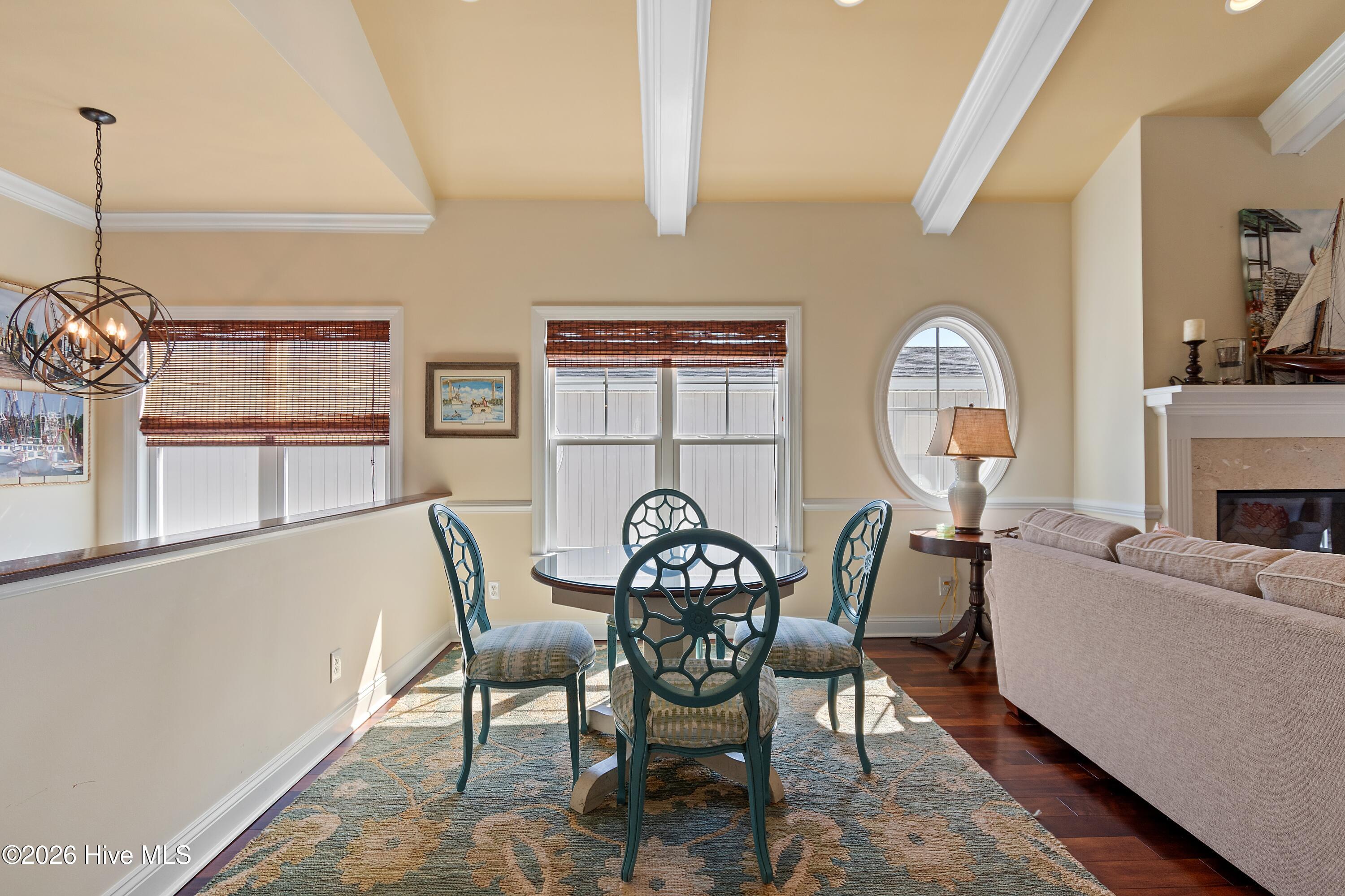 100558702 | Photo 26