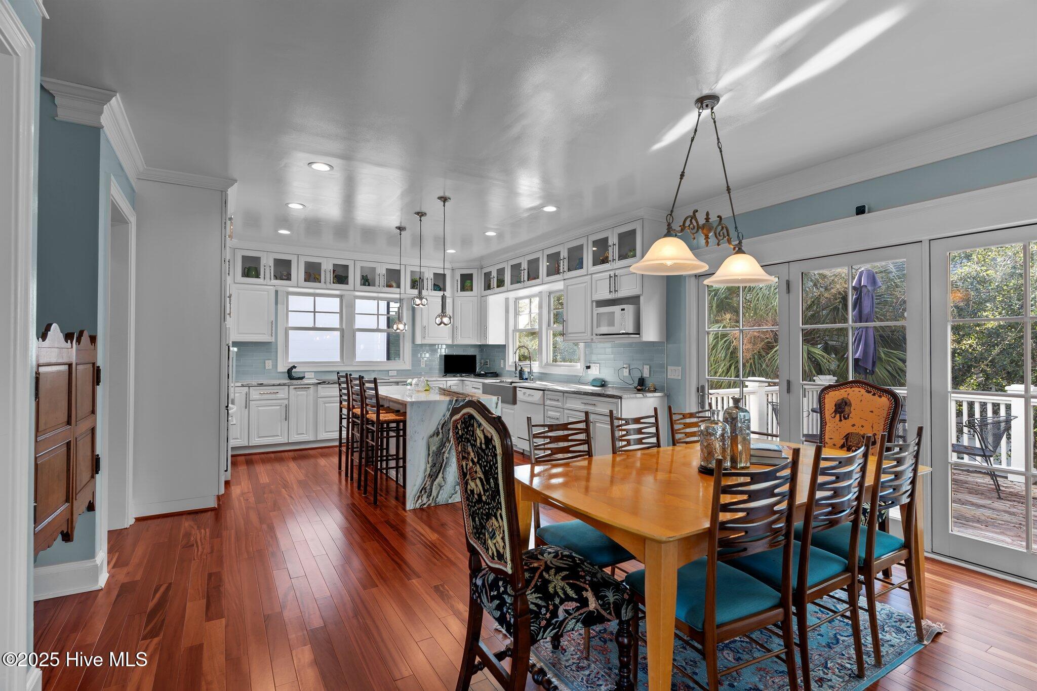 100525700 | Photo 21