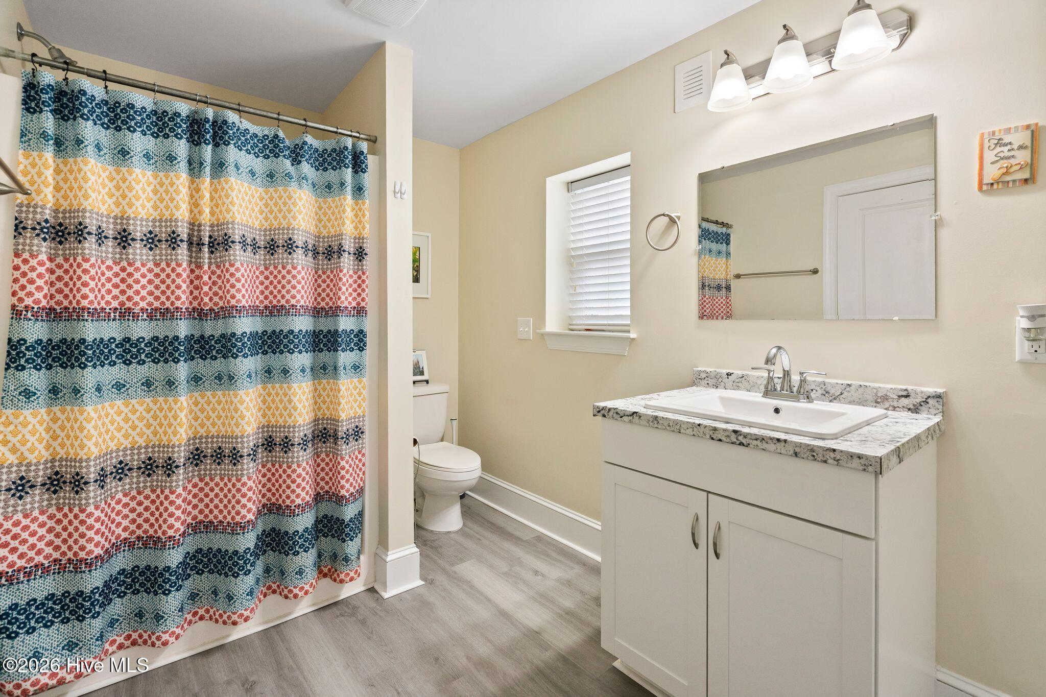 100561242 | Photo 41