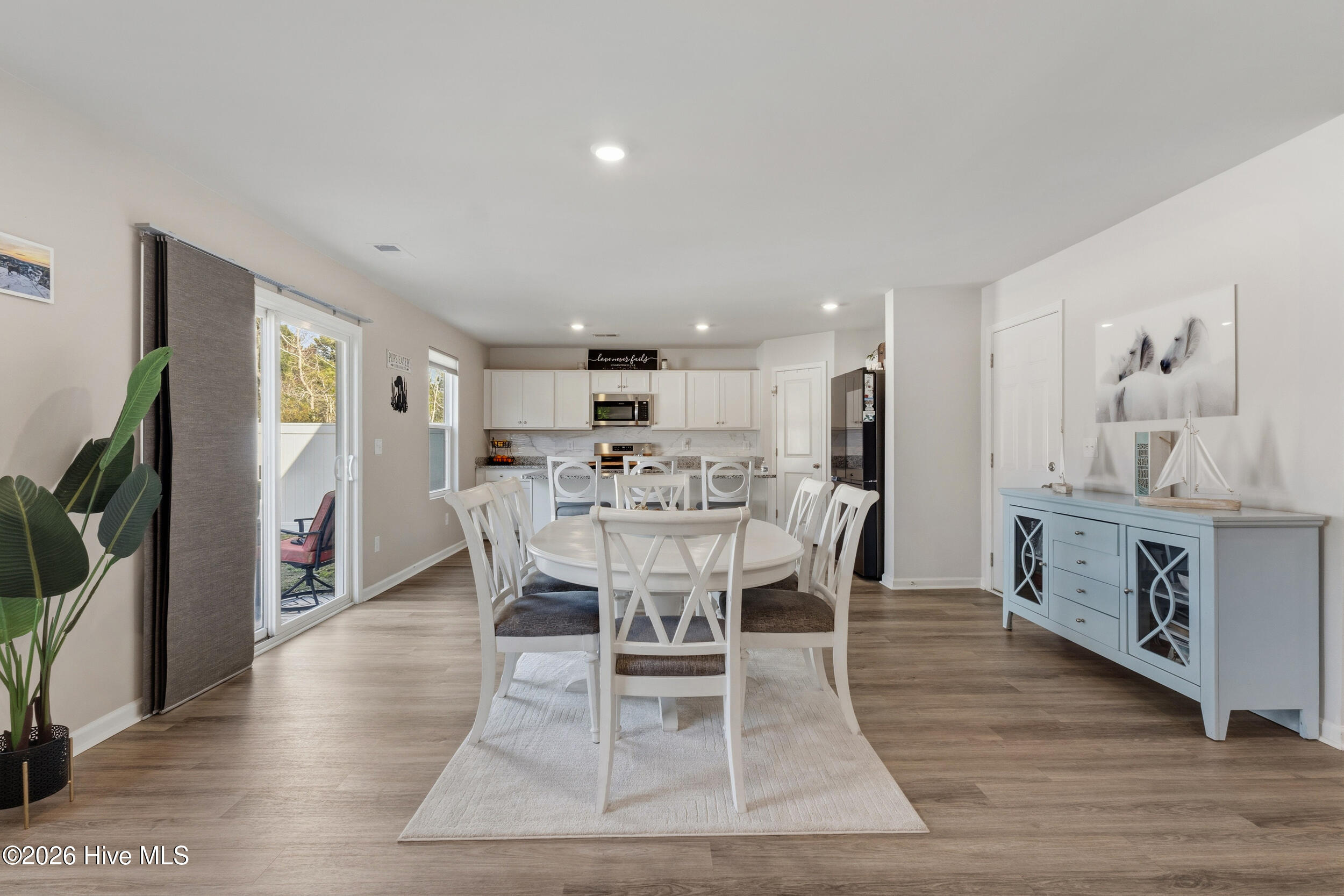 100558128 | Photo 15