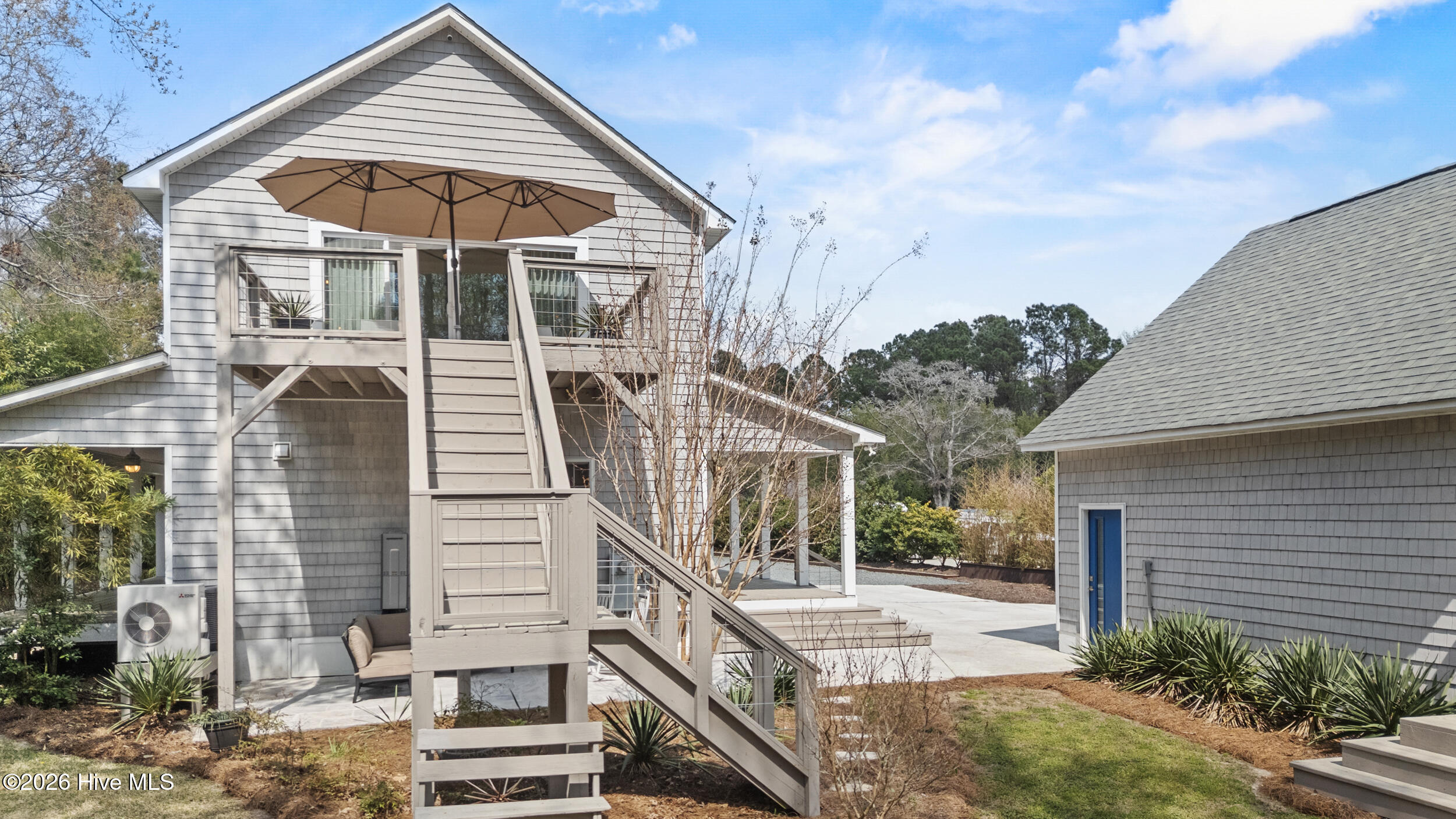 100562849 | Photo 54