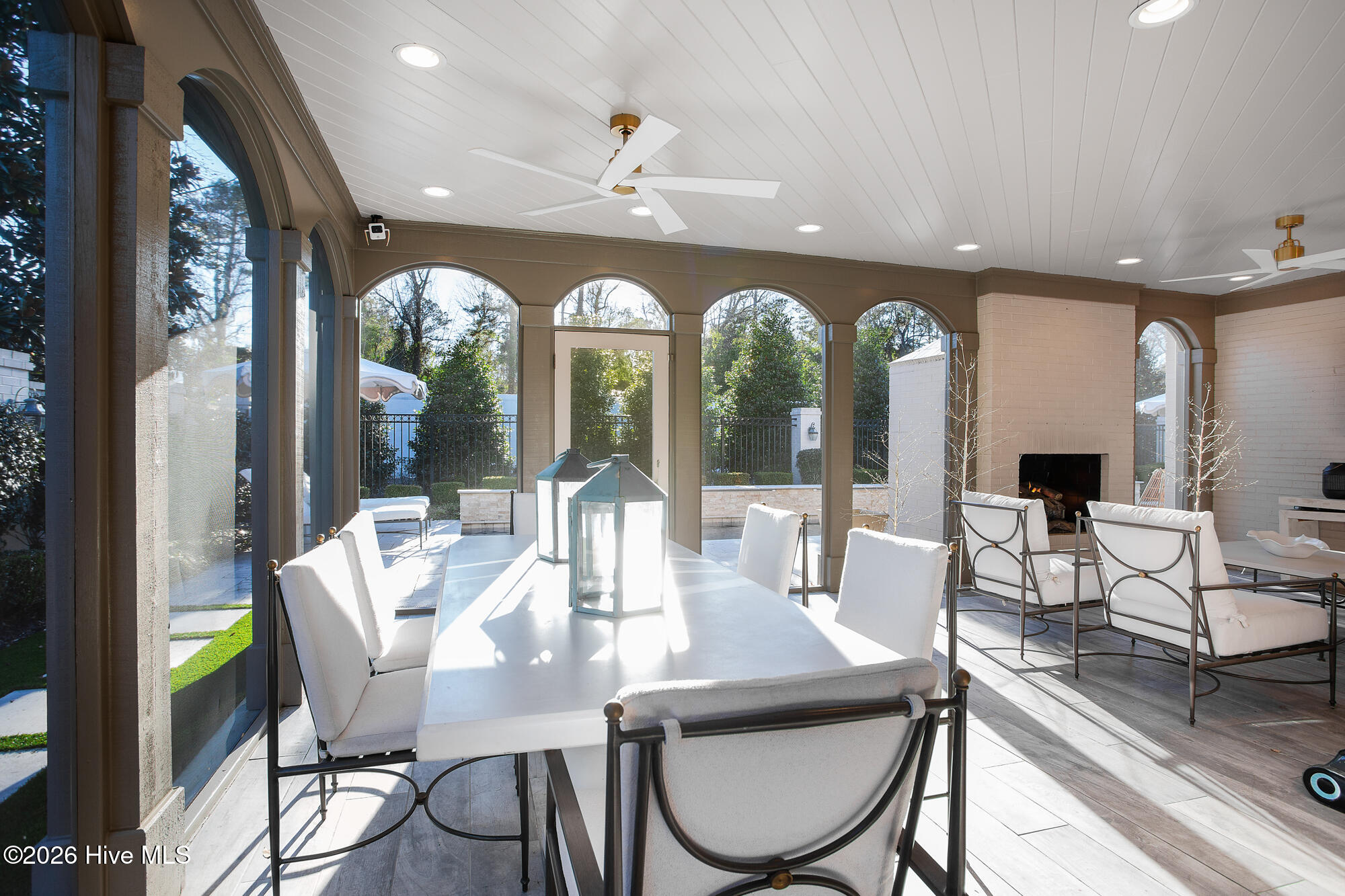 100552685 | Photo 38