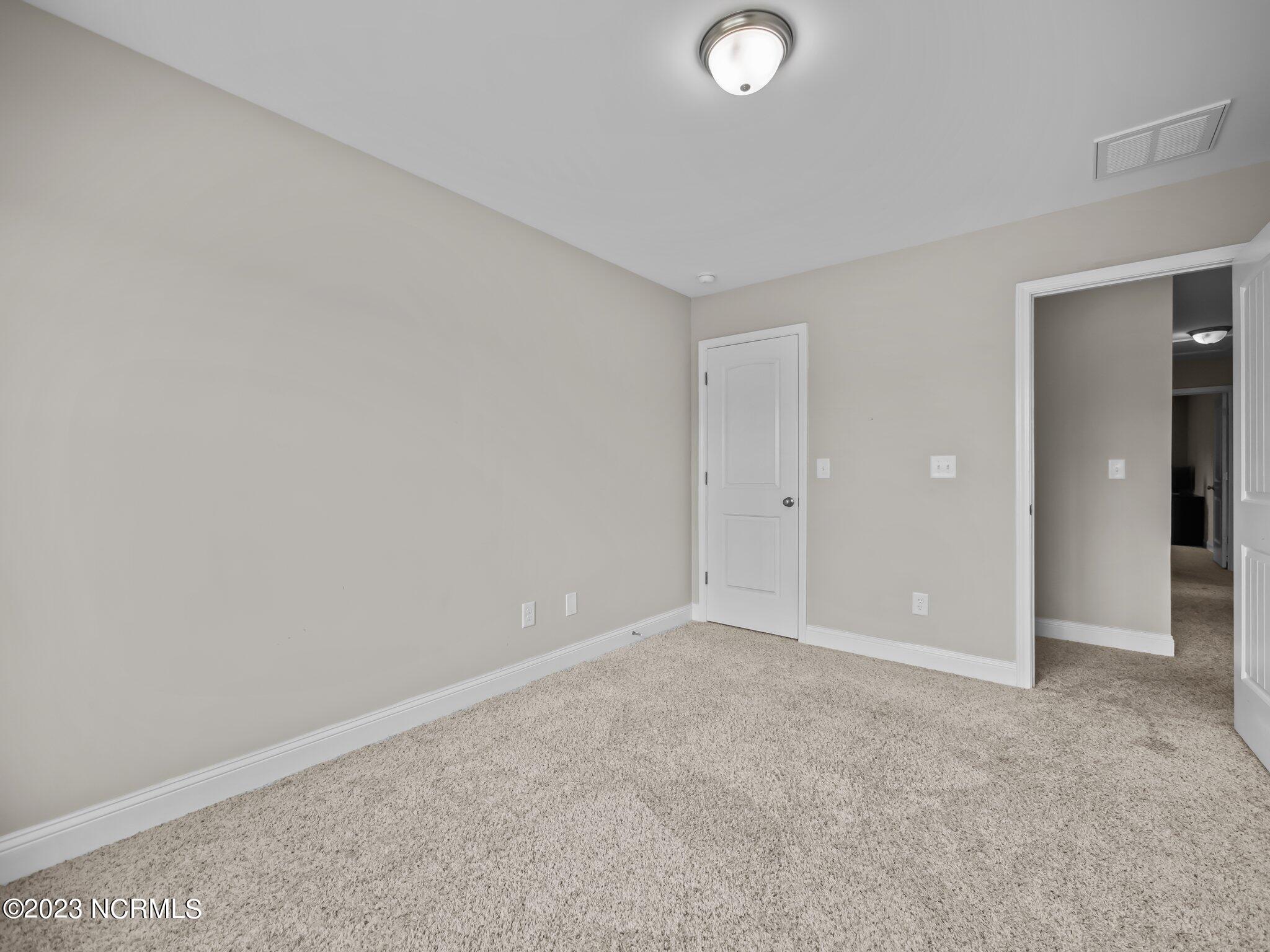 100553383 | Photo 37