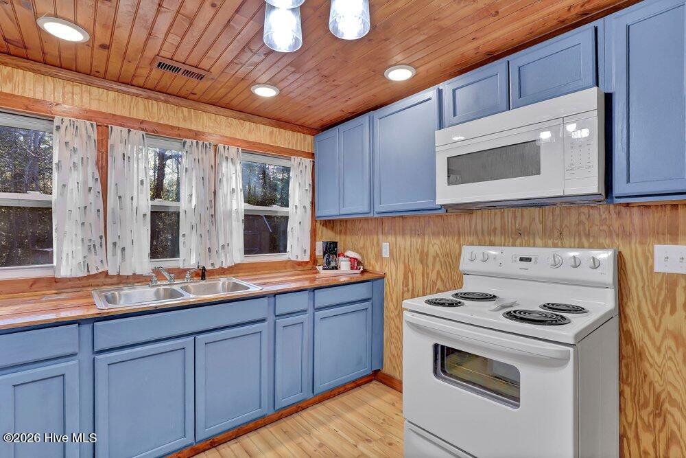 100560475 | Photo 15