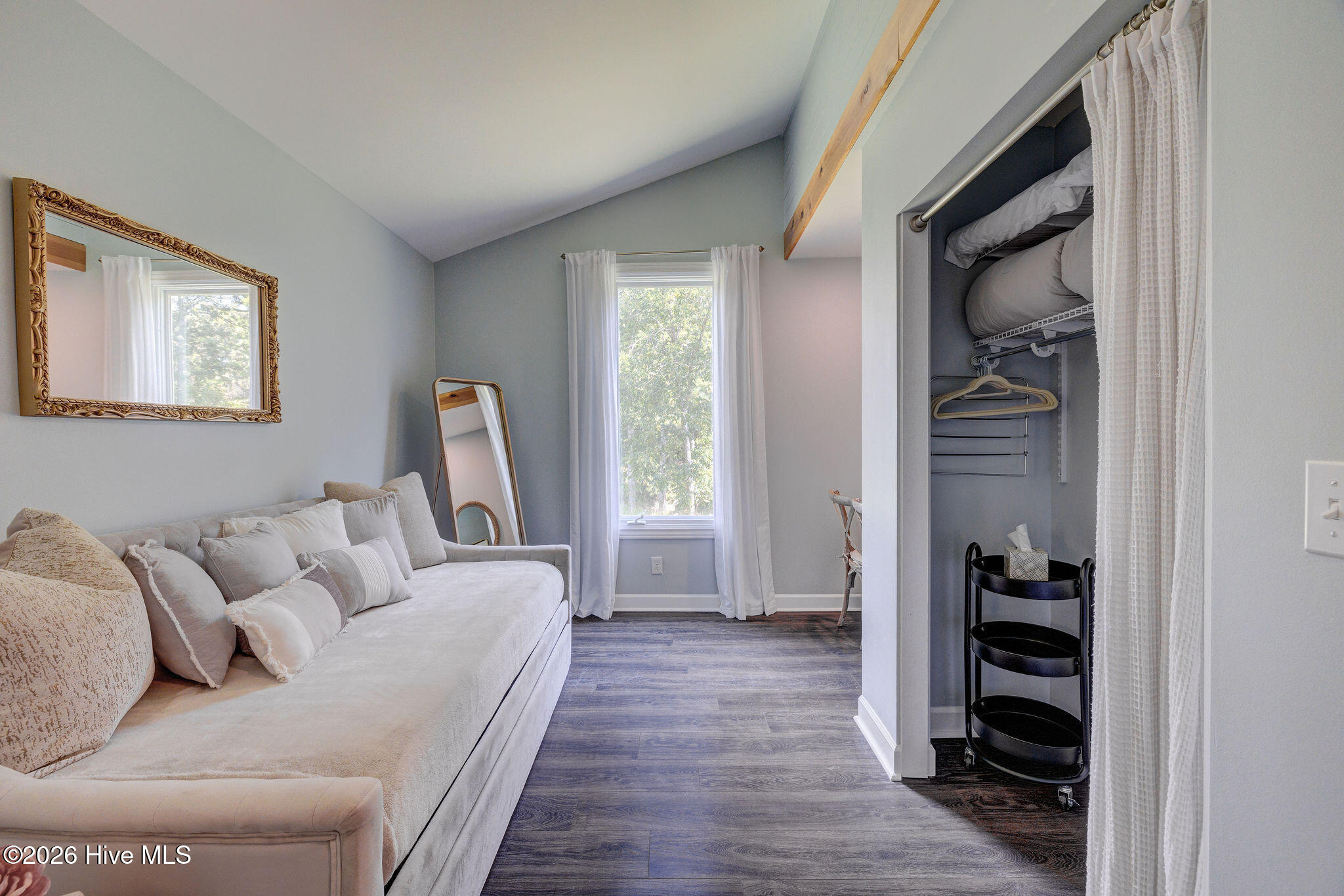 100558109 | Photo 35