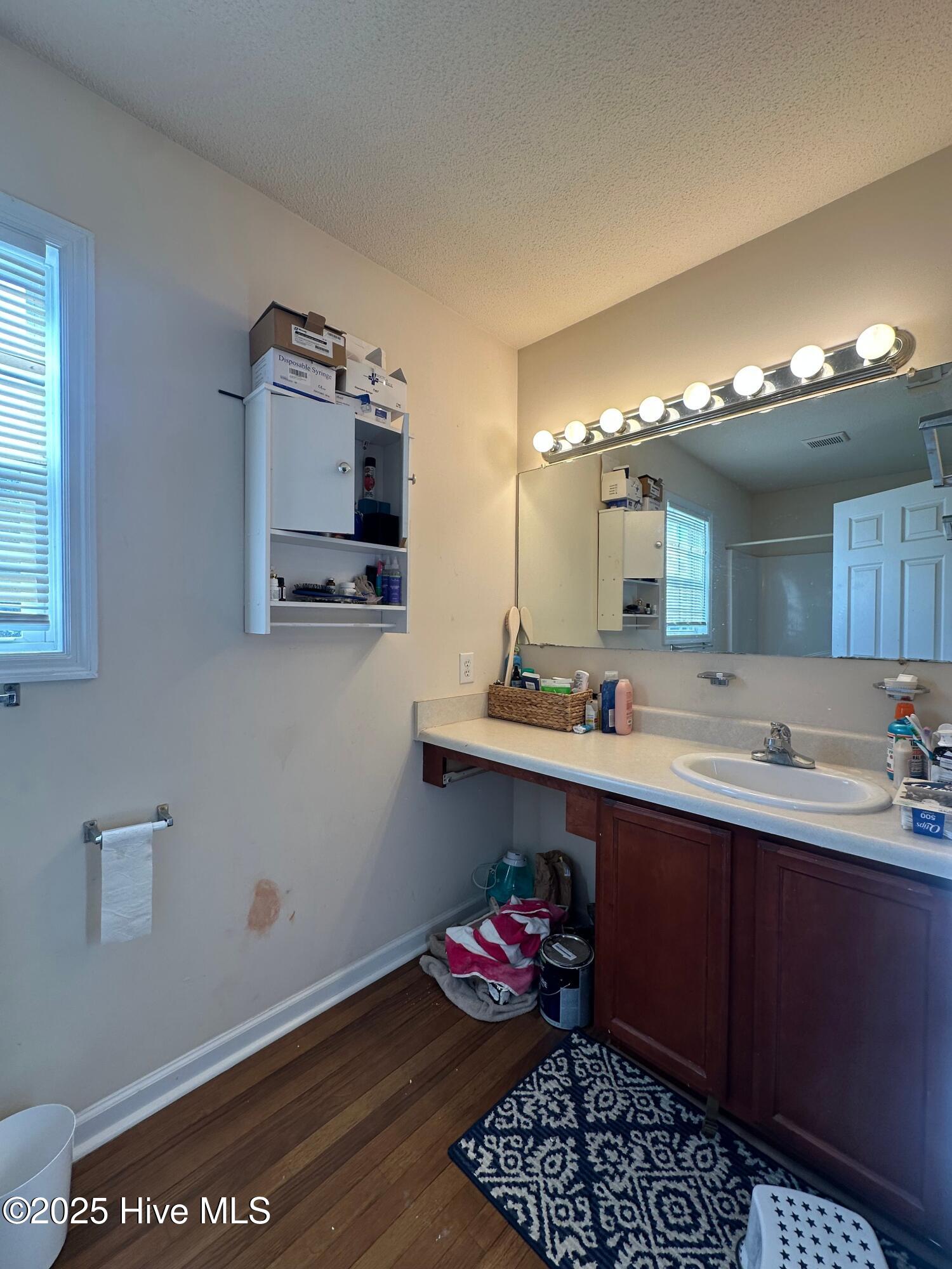 100545130 | Photo 29