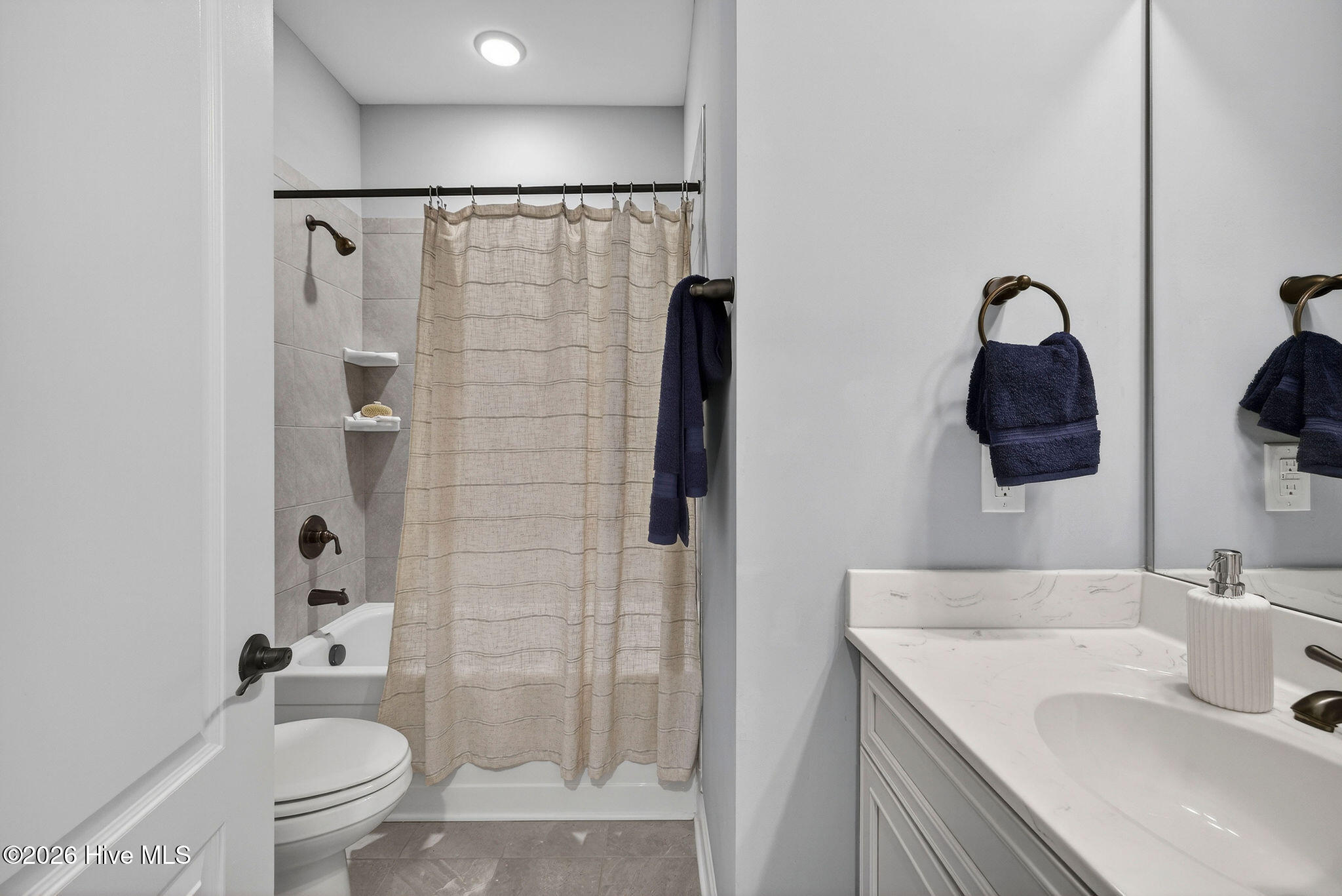 100547187 | Photo 17