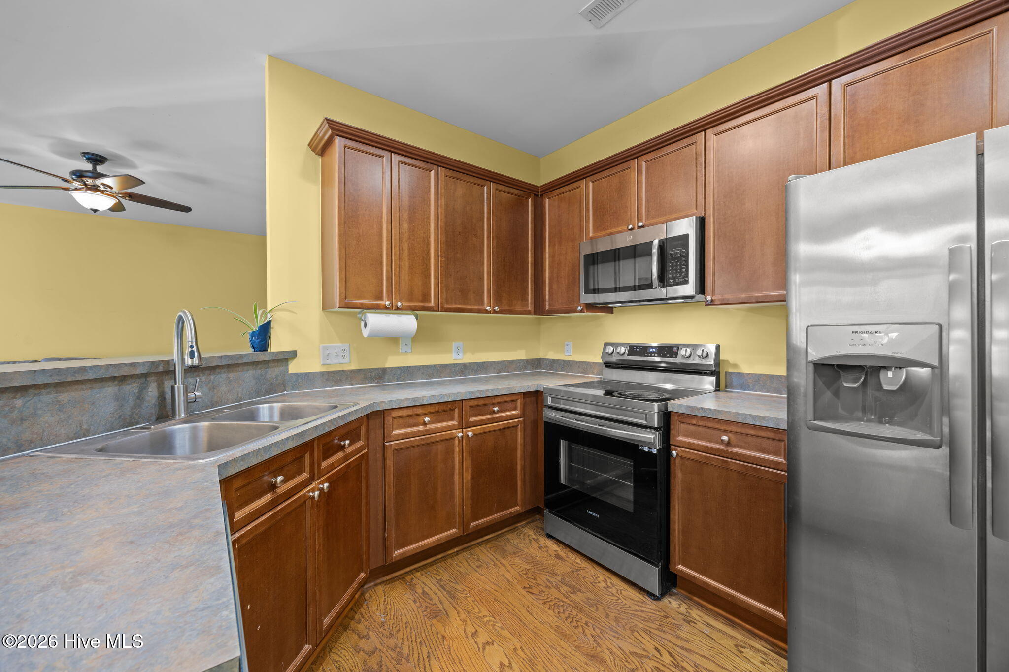 100549606 | Photo 13