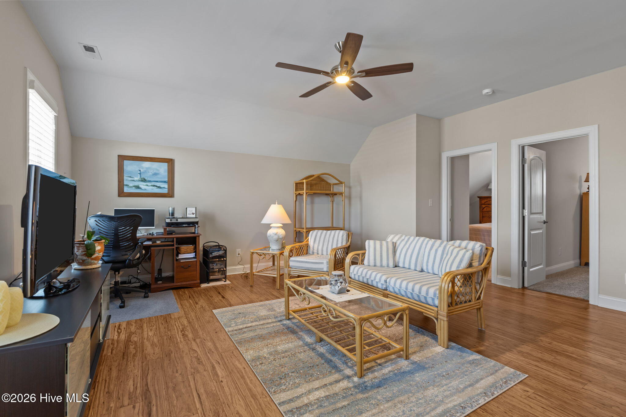 100560213 | Photo 24