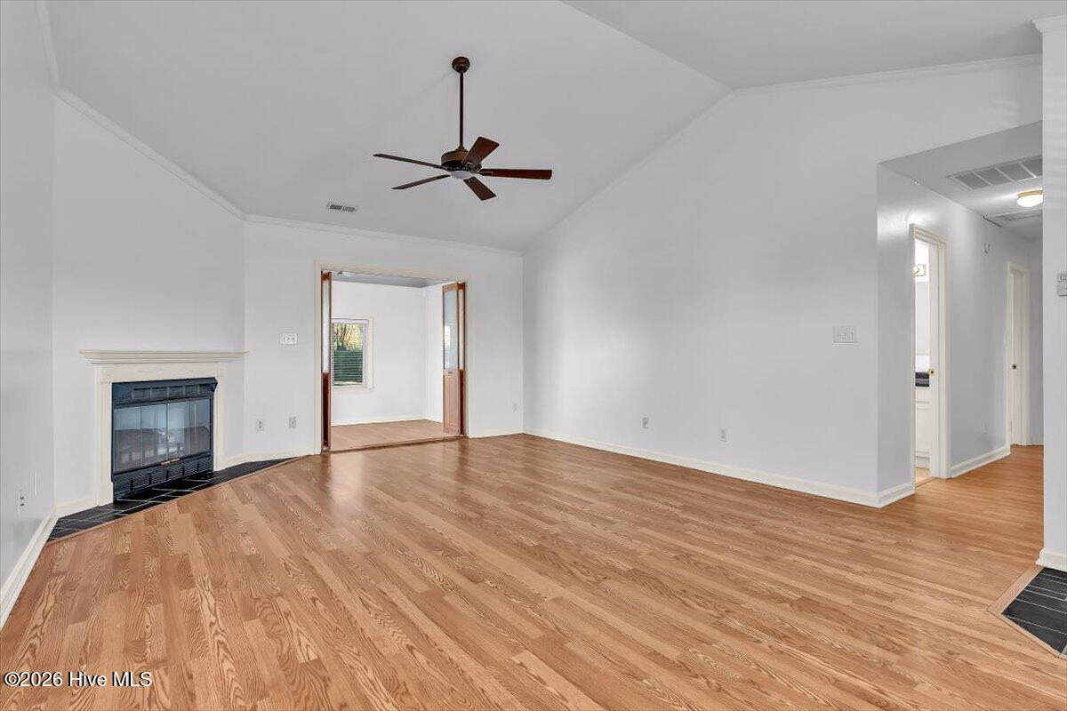 100552346 | Photo 10