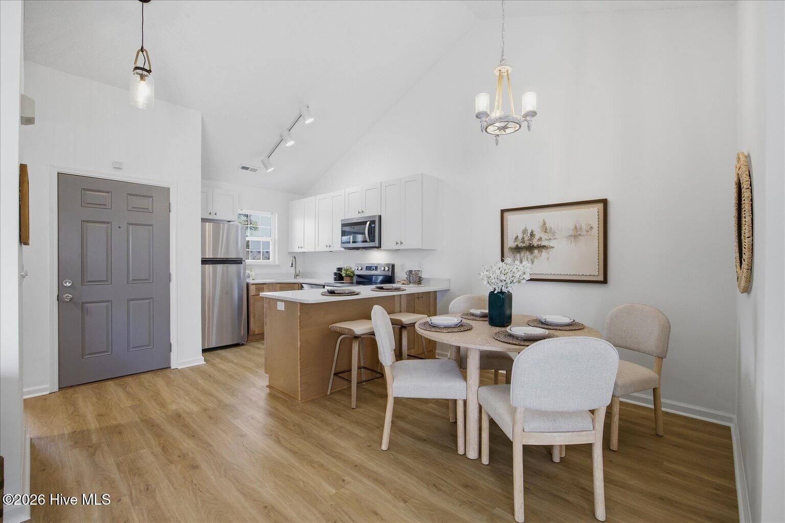 100562733 | Photo 12