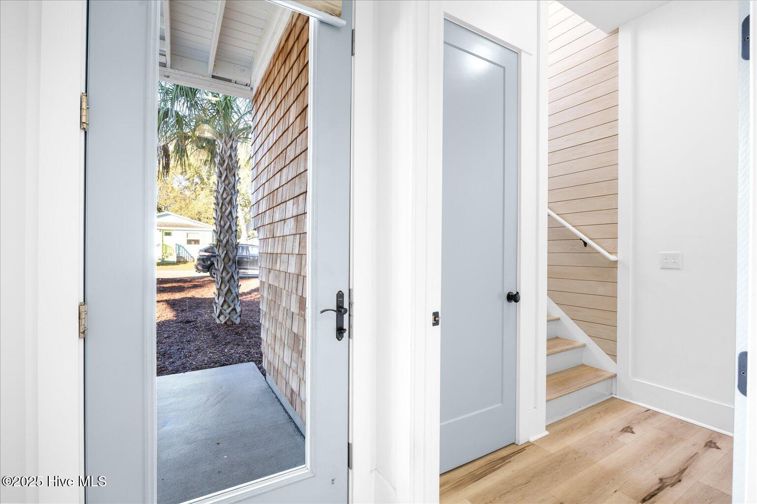 100544004 | Photo 30