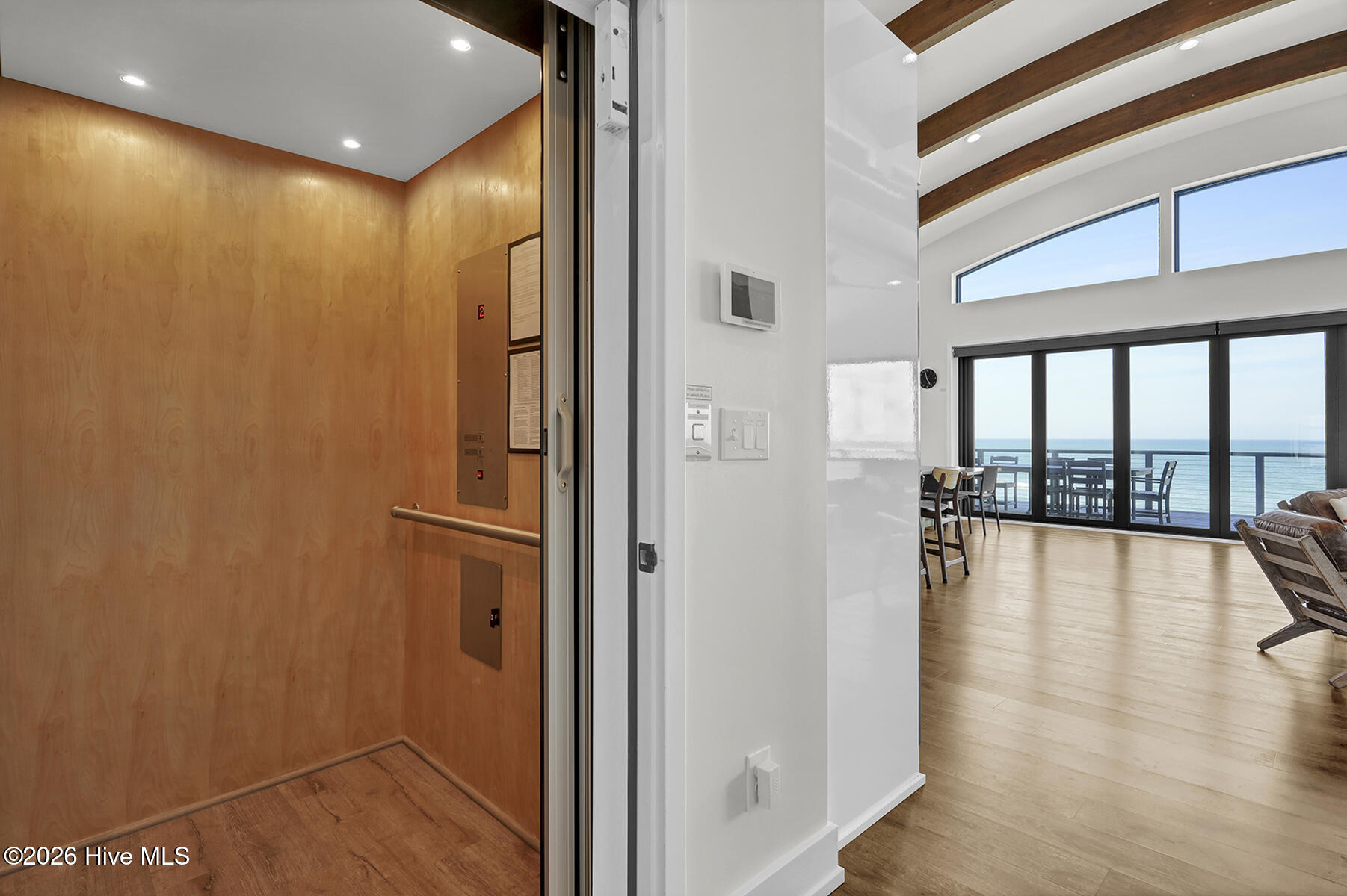 100565280 | Photo 97