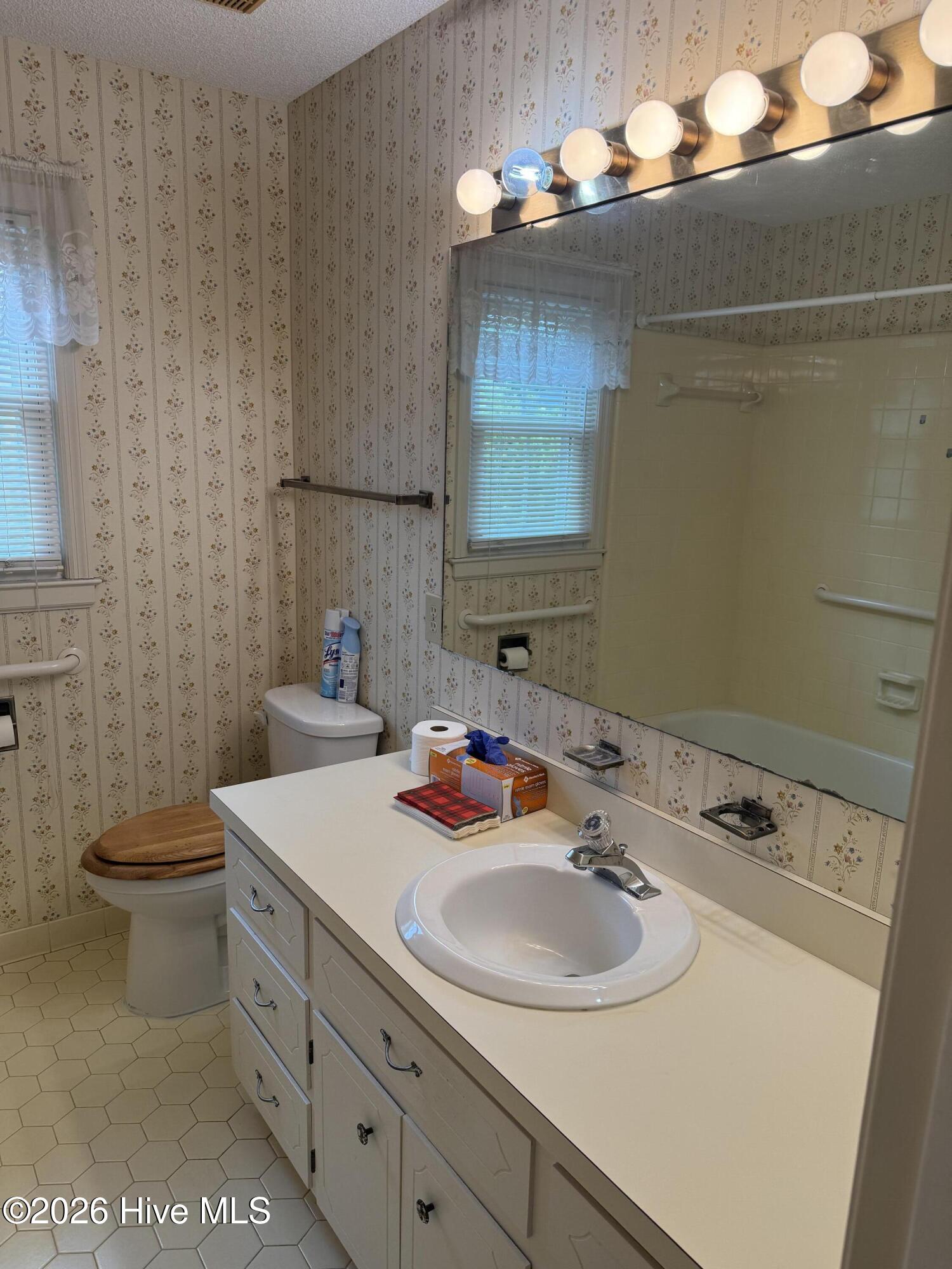 100570594 | Photo 25