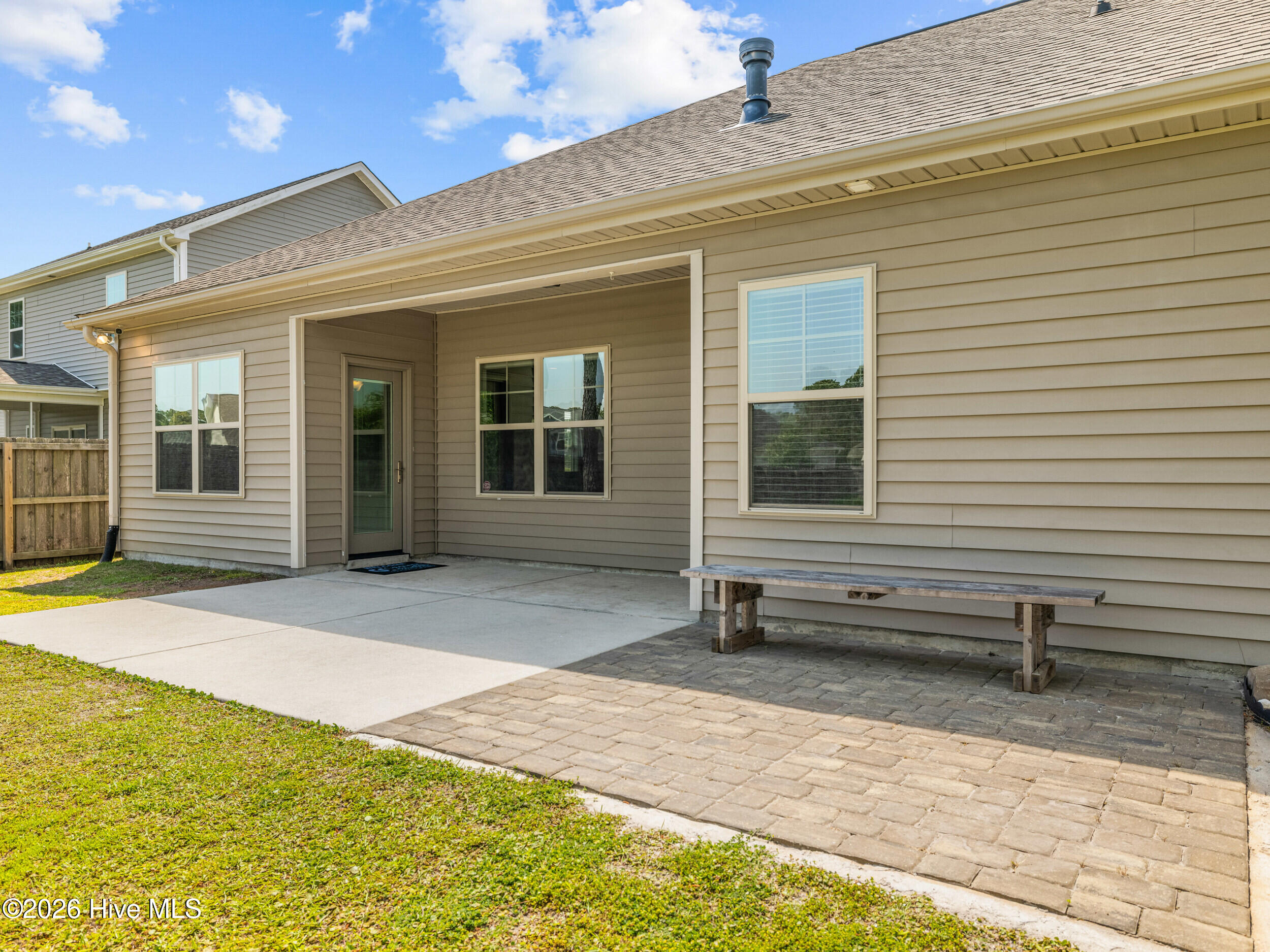 100567320 | Photo 40